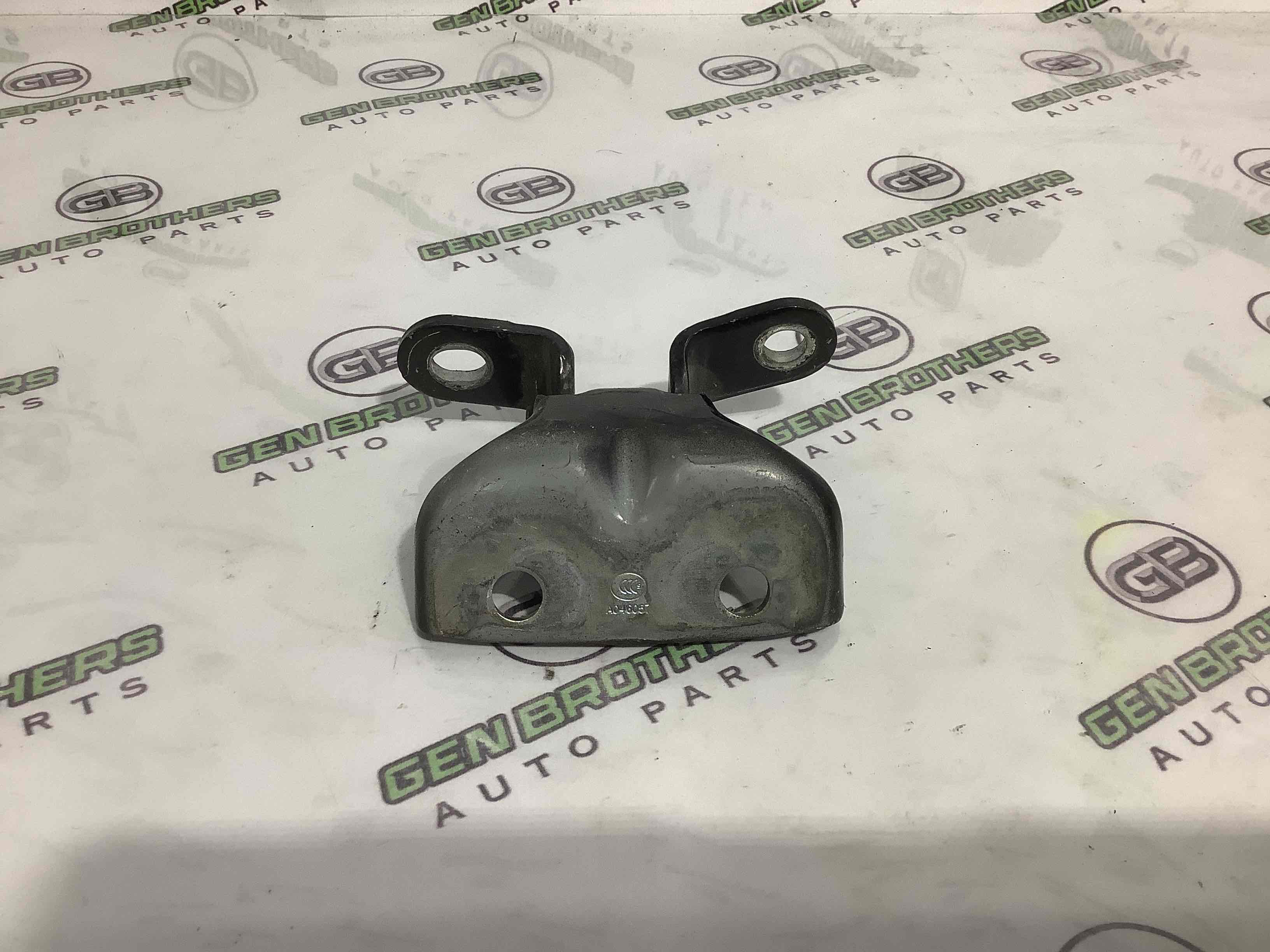 Петля двери, замок двери