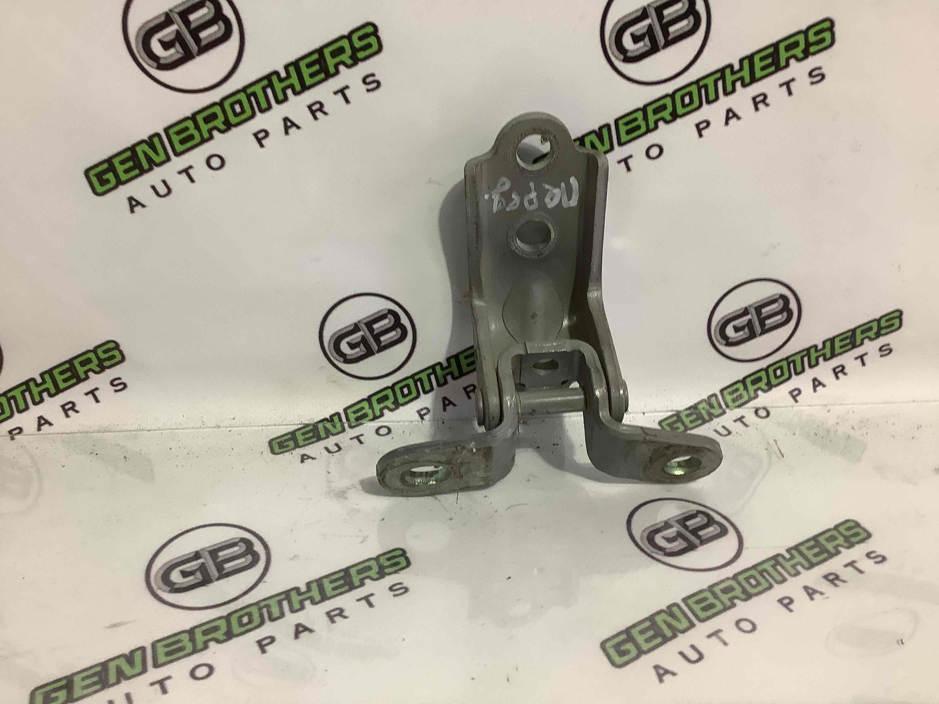 Петля двери, замок двери