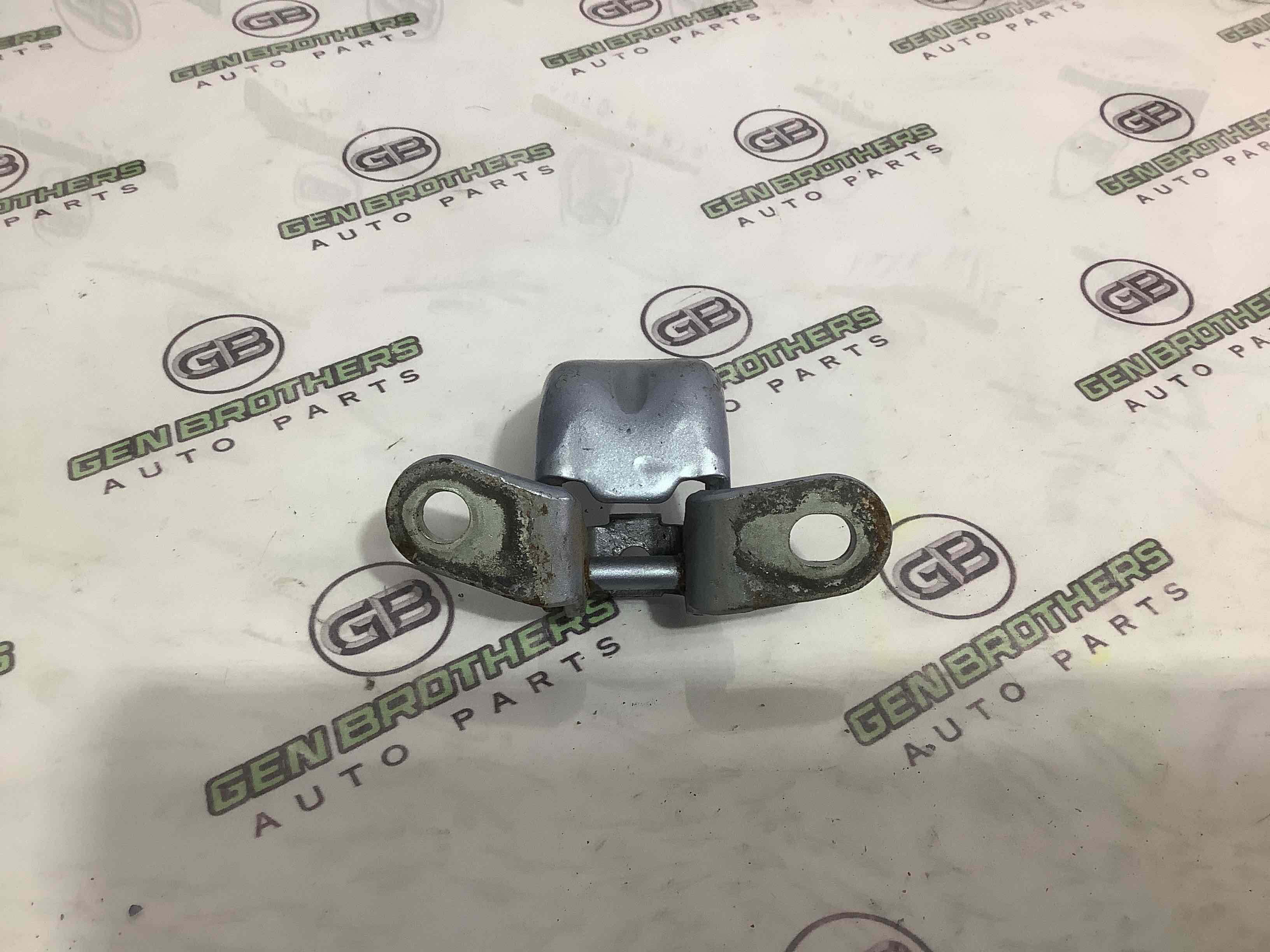 Петля двери, замок двери