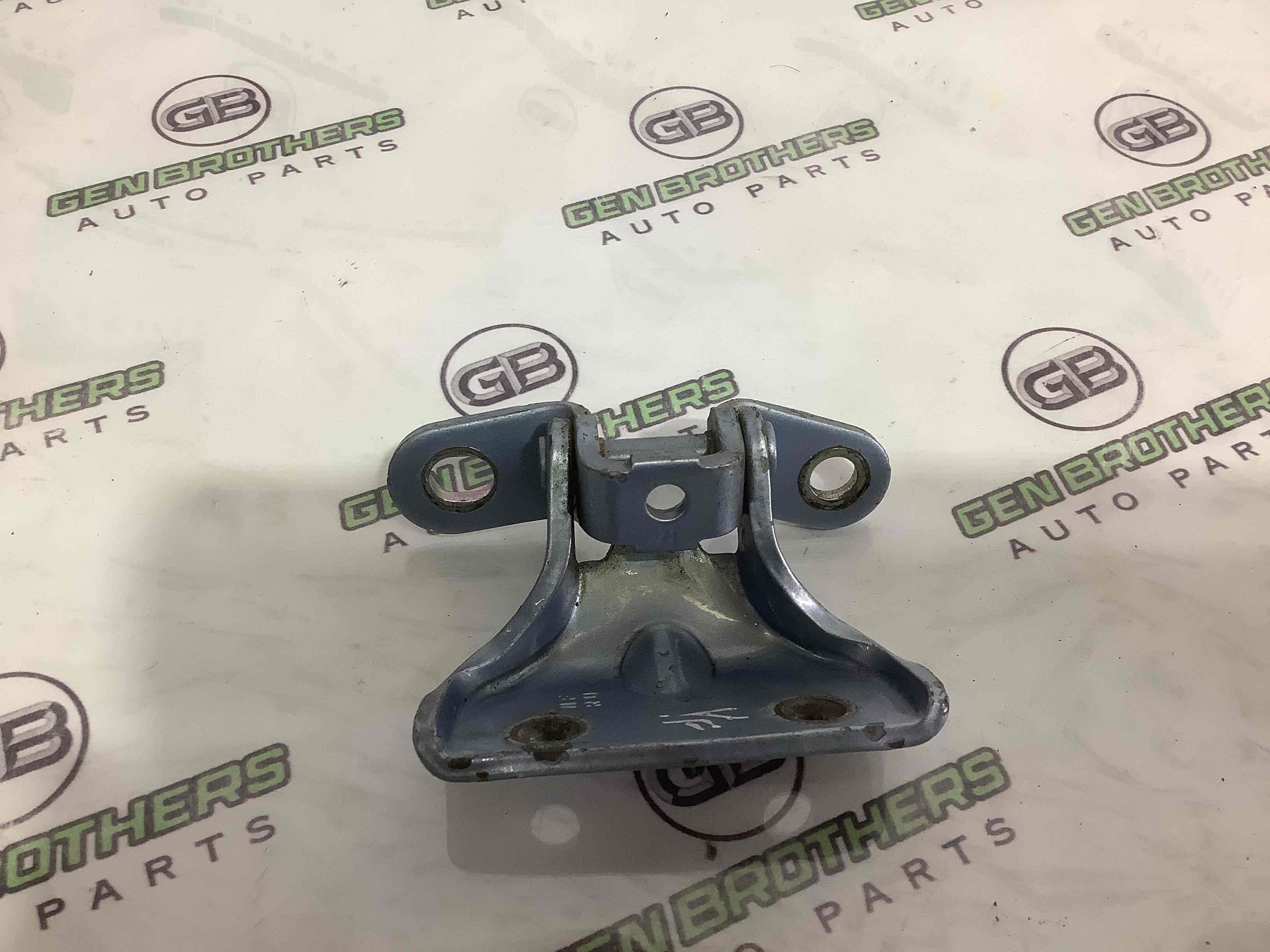 Петля двери, замок двери