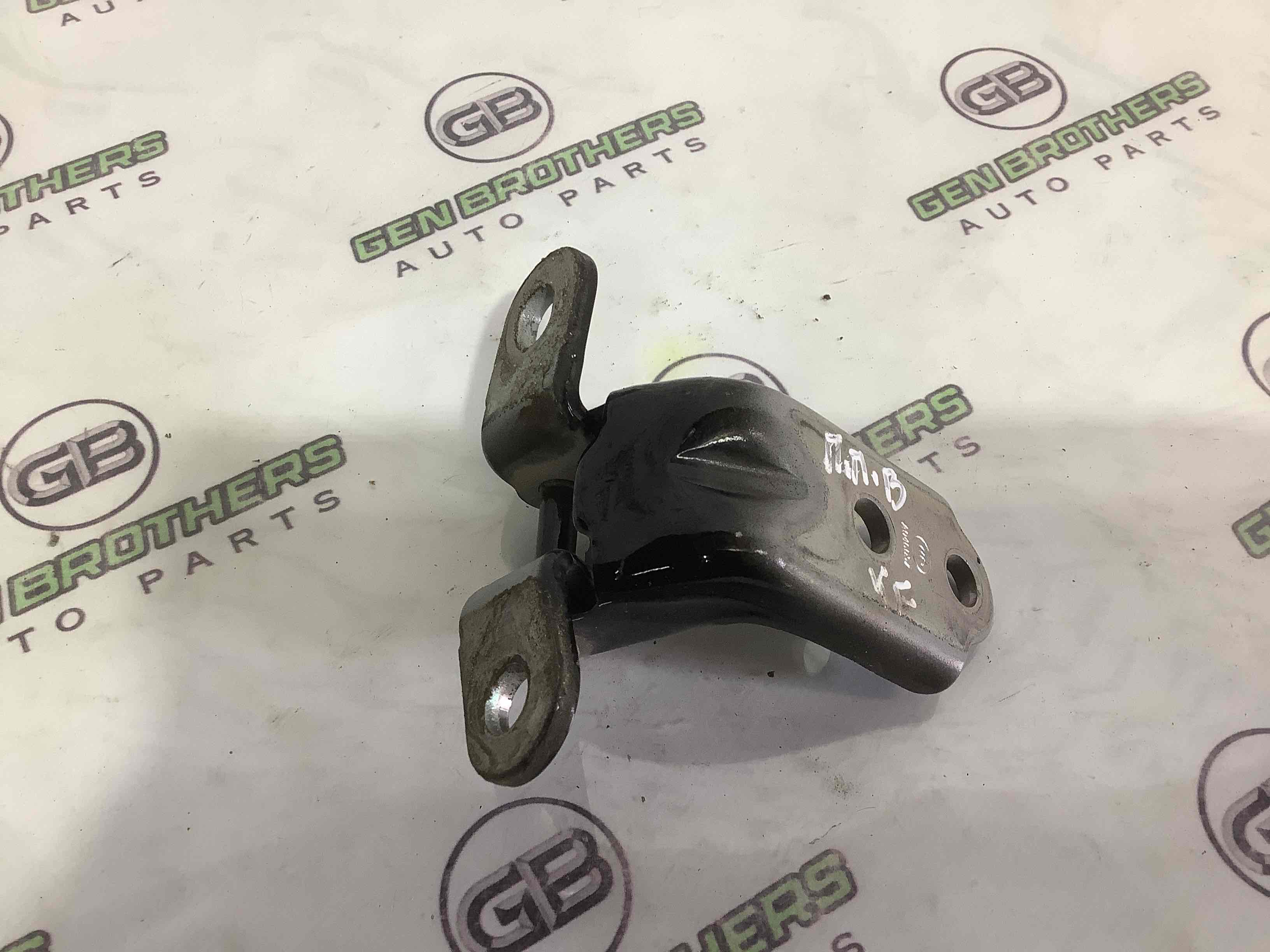 Петля двери, замок двери