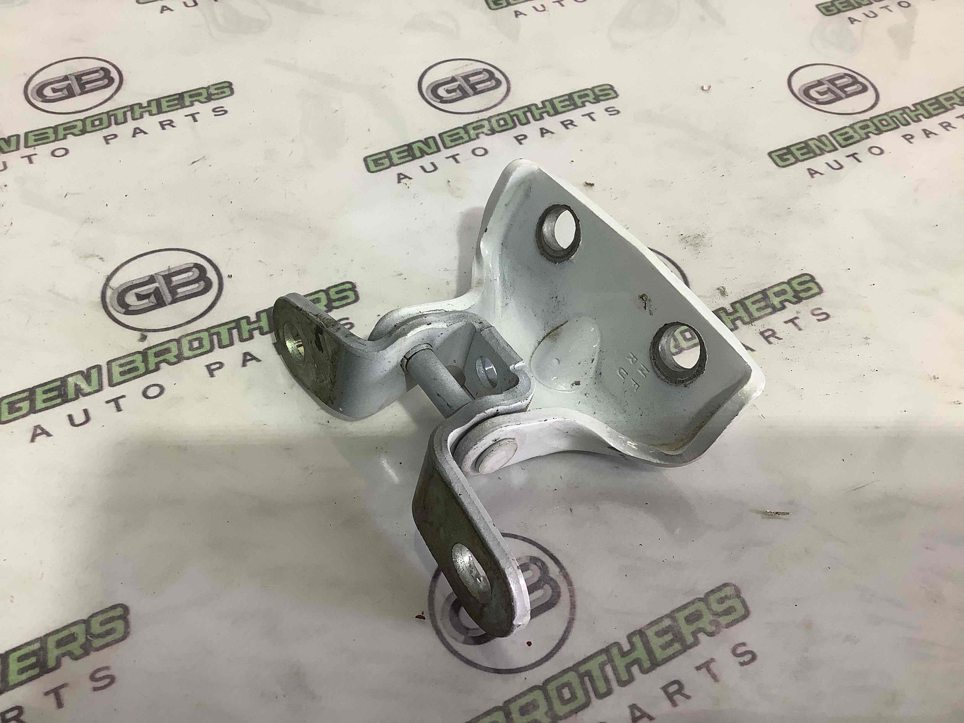 Петля двери, замок двери