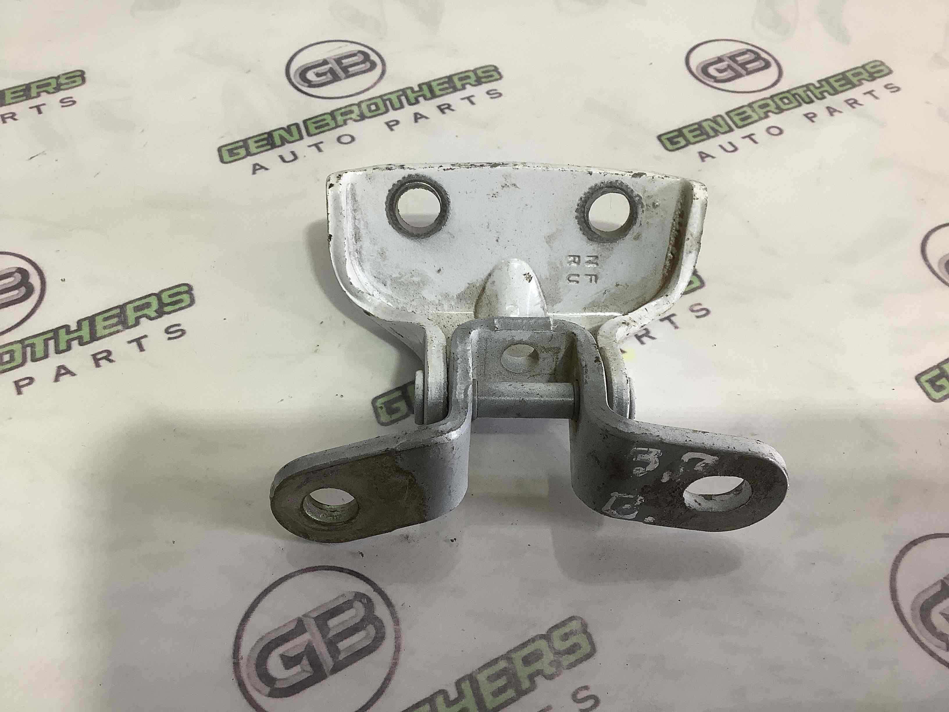 Петля двери, замок двери