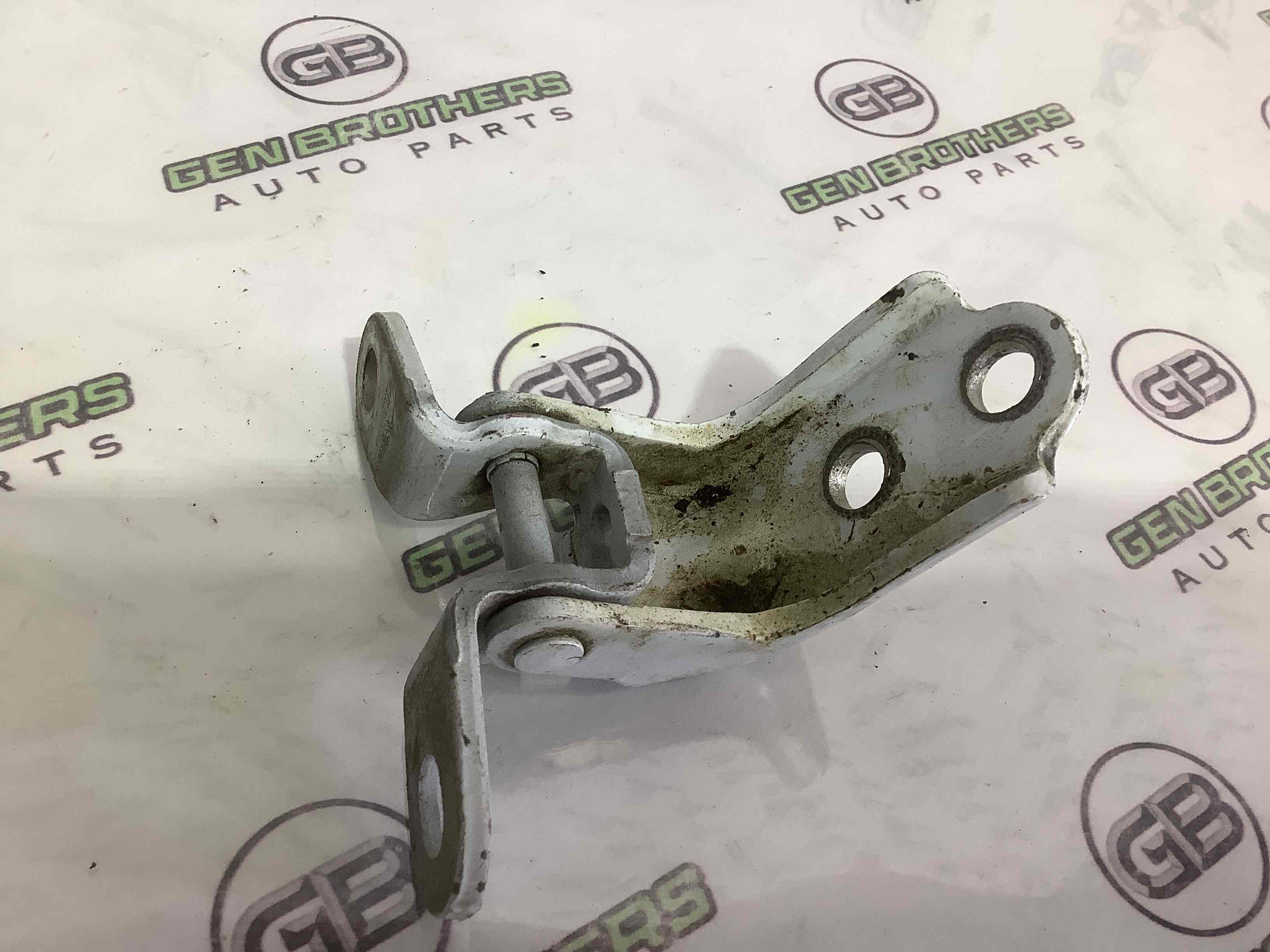 Петля двери, замок двери