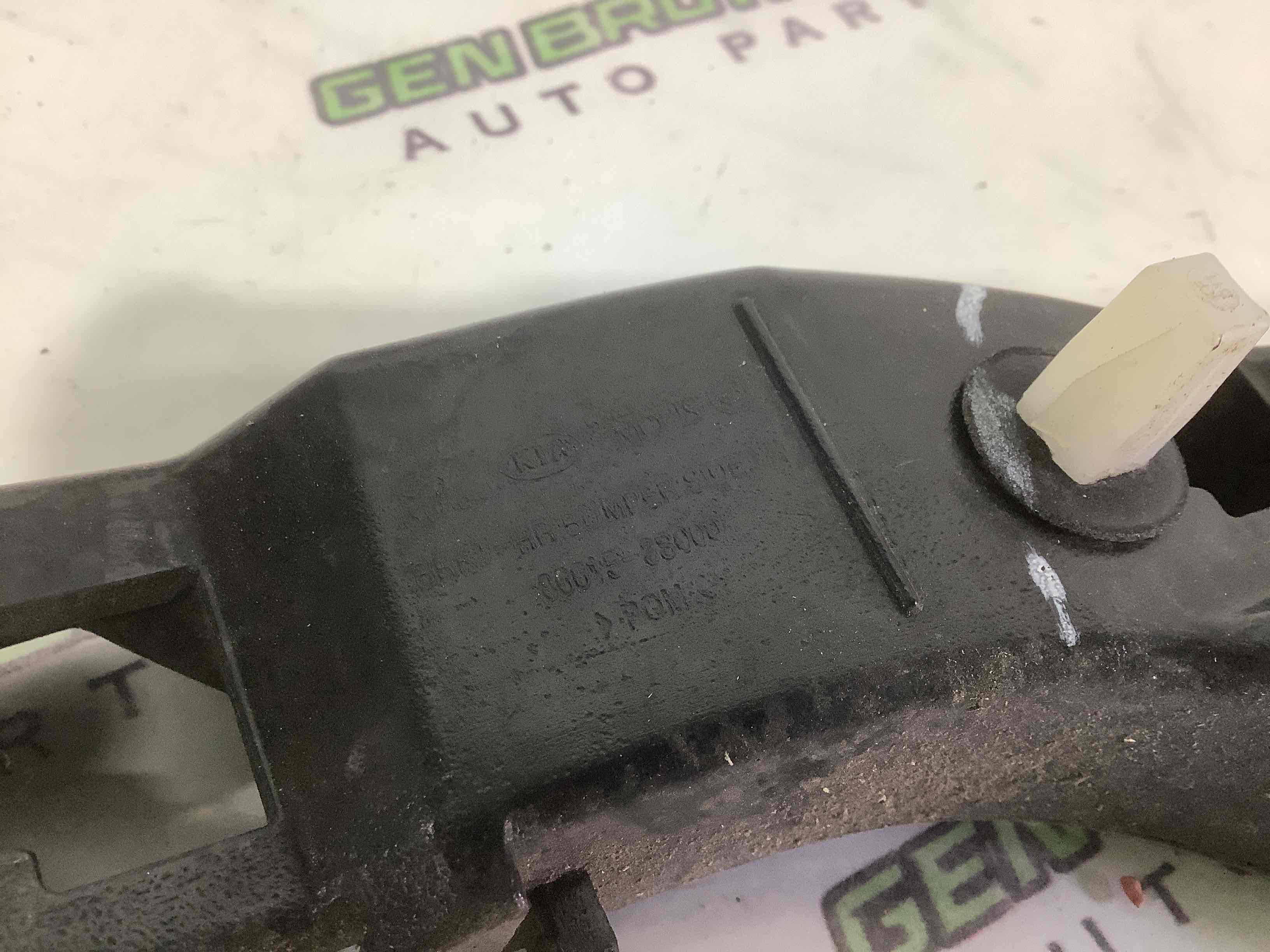 Крепление заднего бампера левое