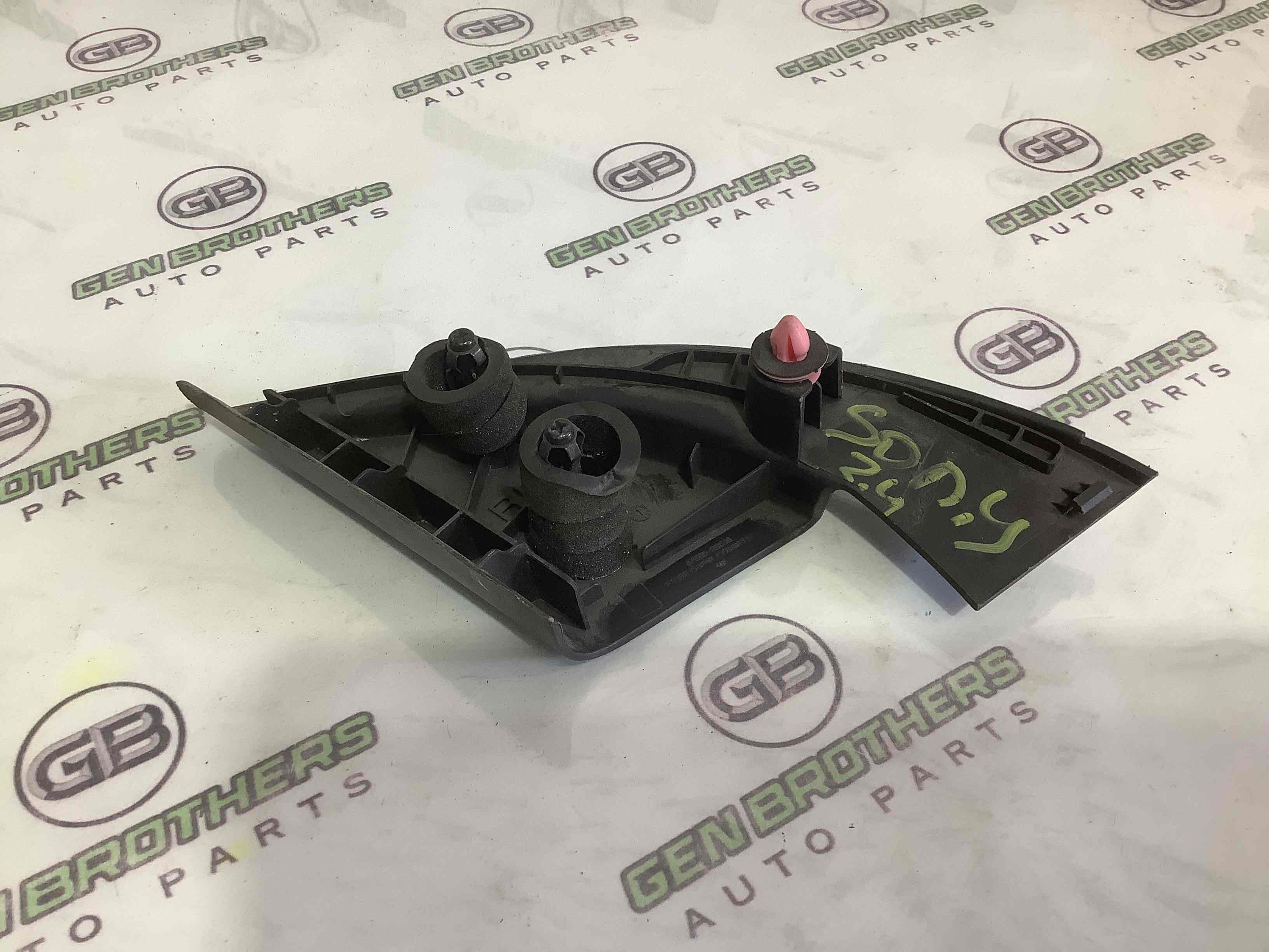 Корпус, накладка, крепление правого зеркала