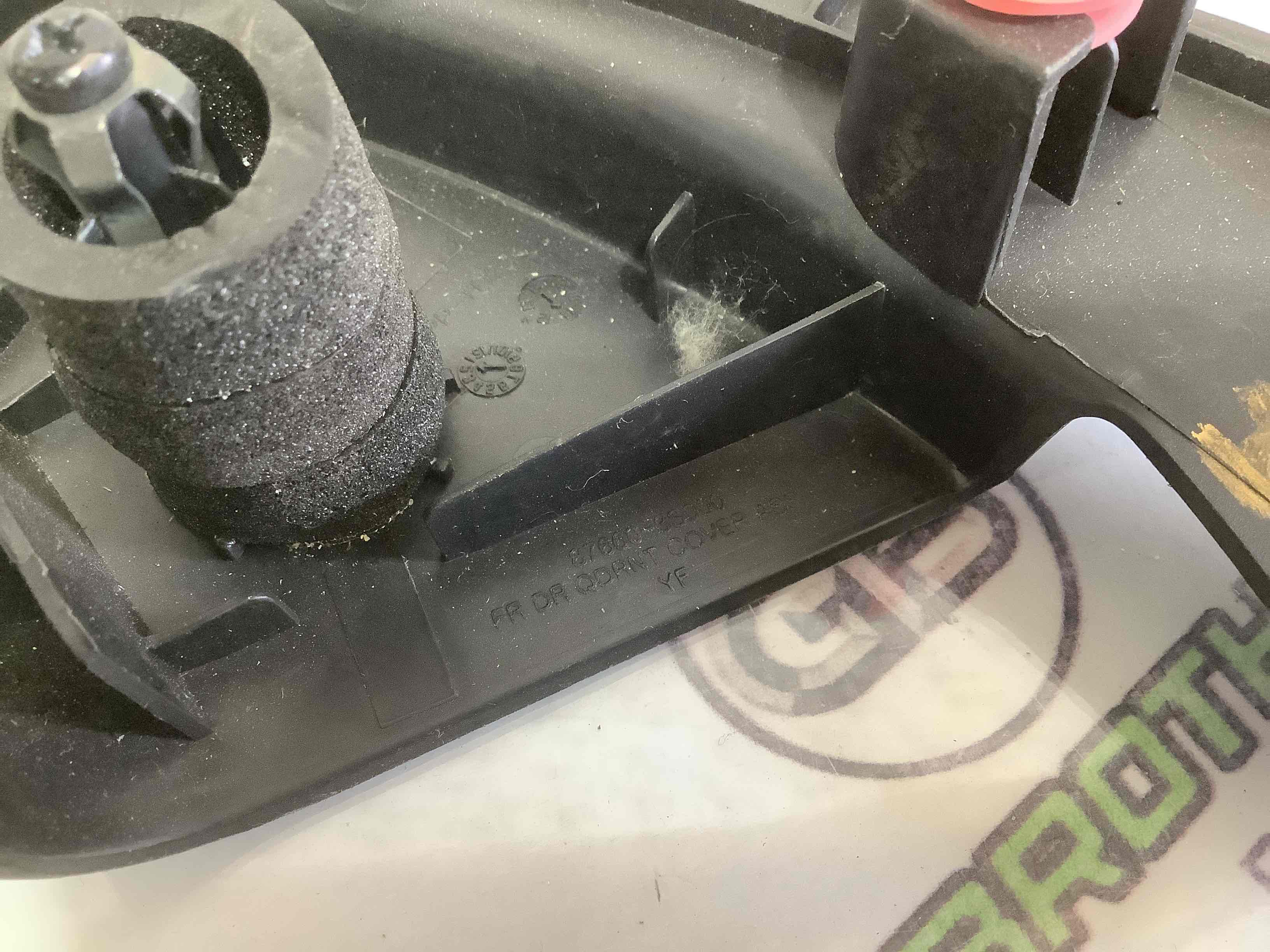 Корпус, накладка, крепление правого зеркала