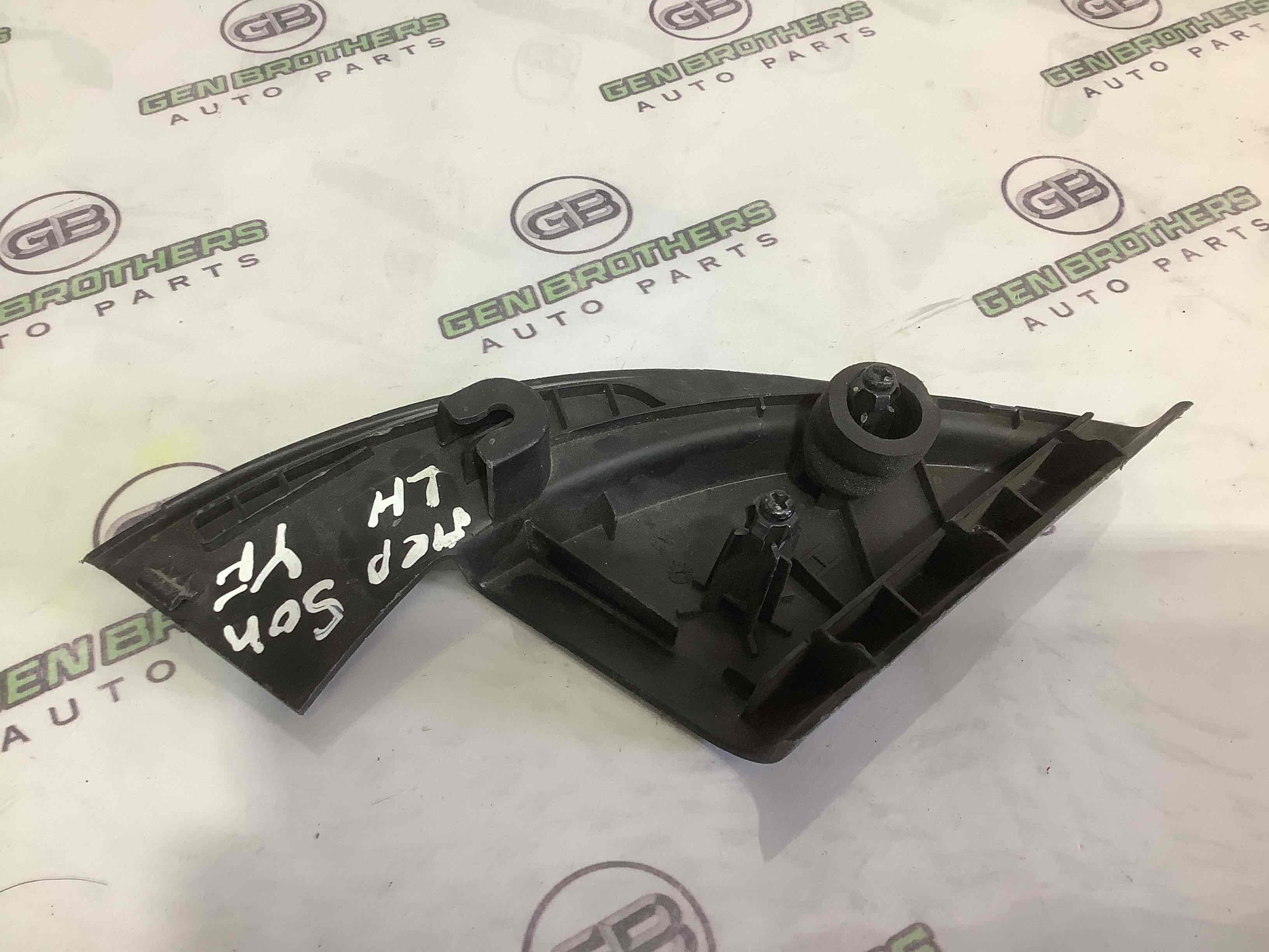 Корпус, накладка, крепление левого зеркала