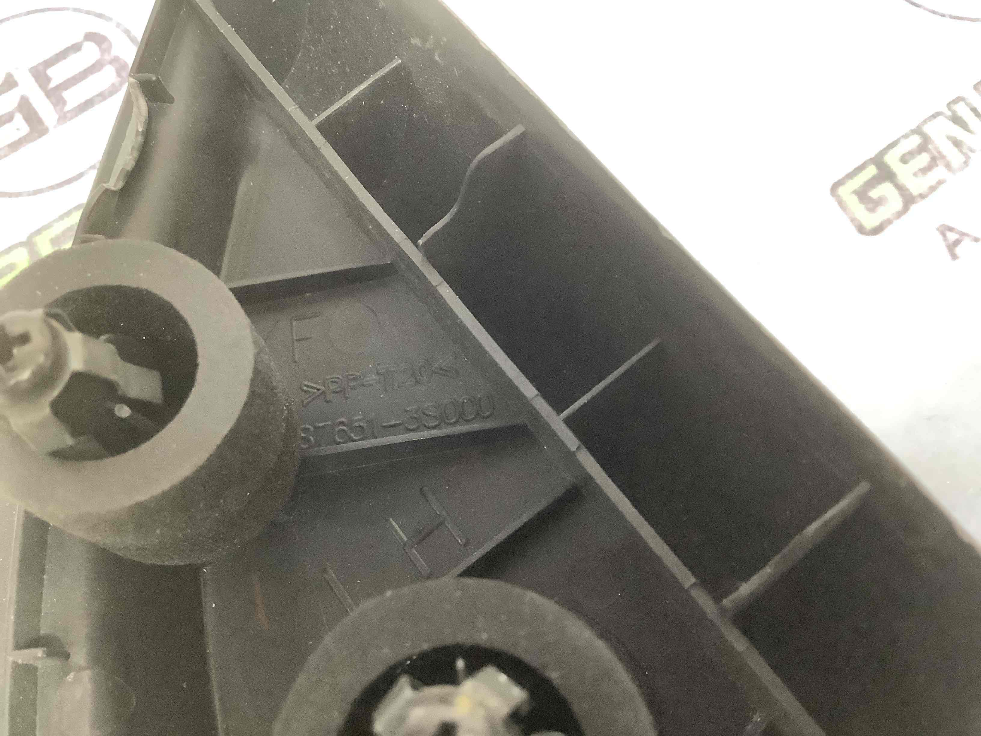 Корпус, накладка, крепление левого зеркала