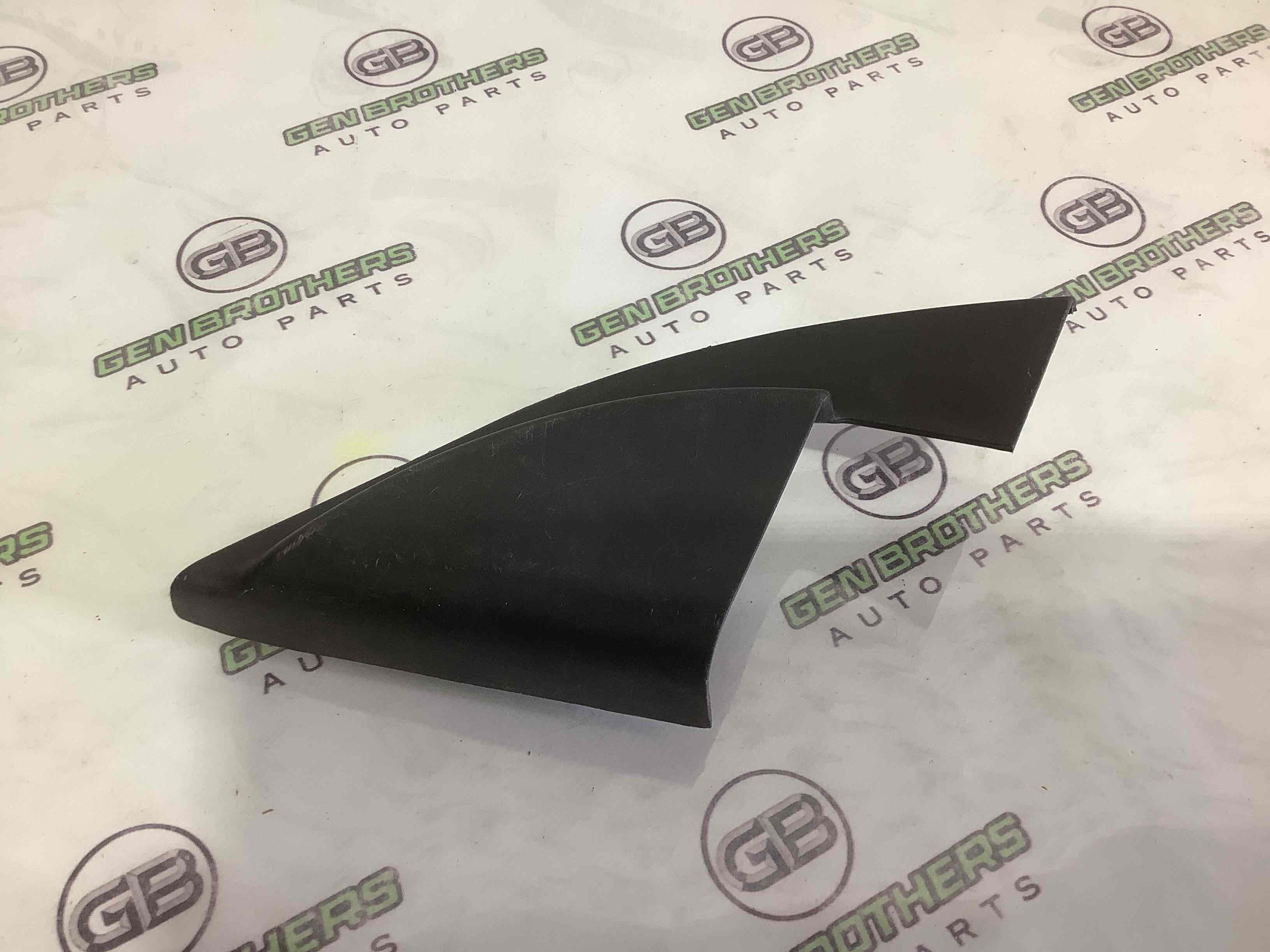 Корпус, накладка, крепление левого зеркала