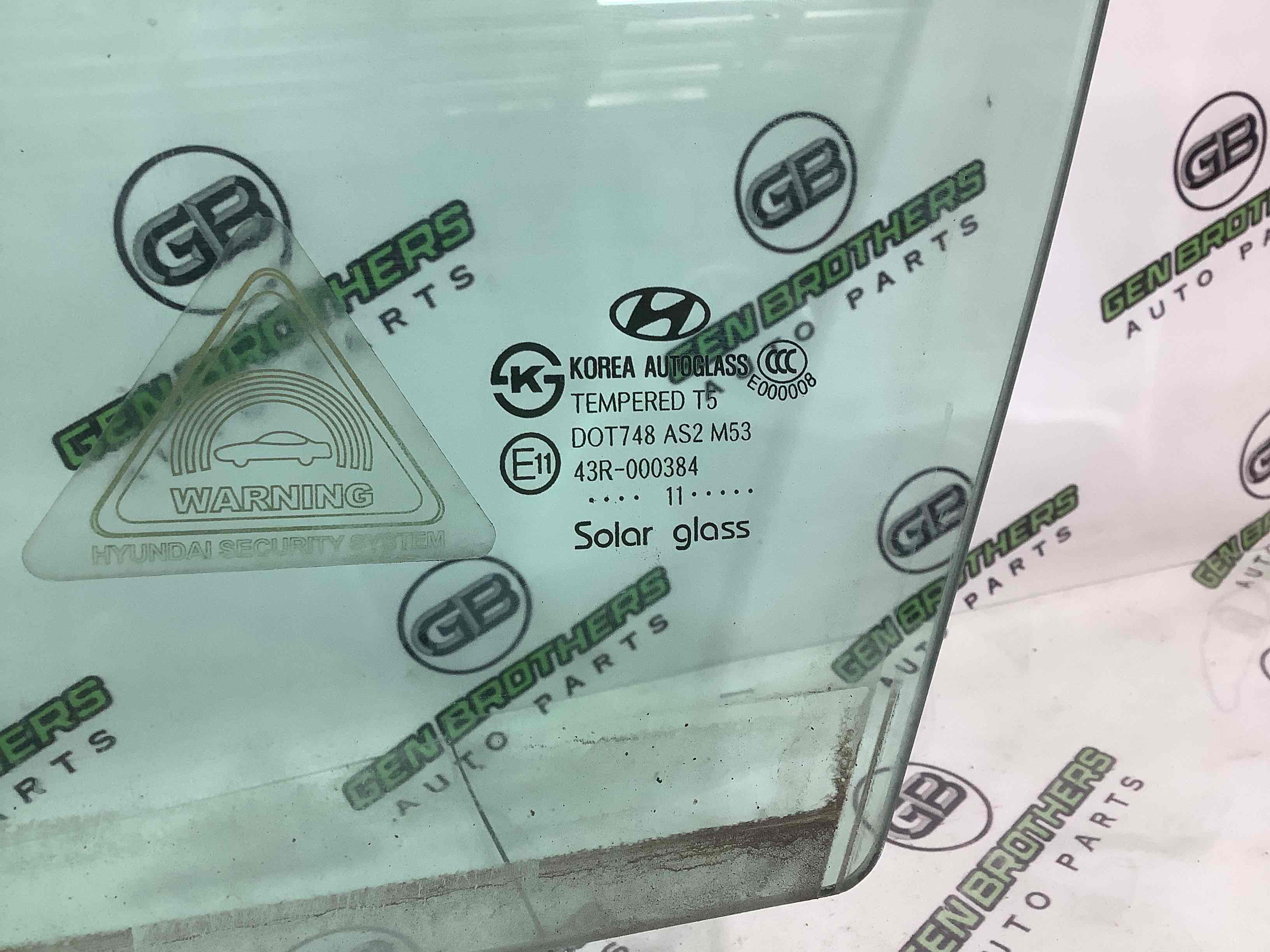 Стекло переднее левое