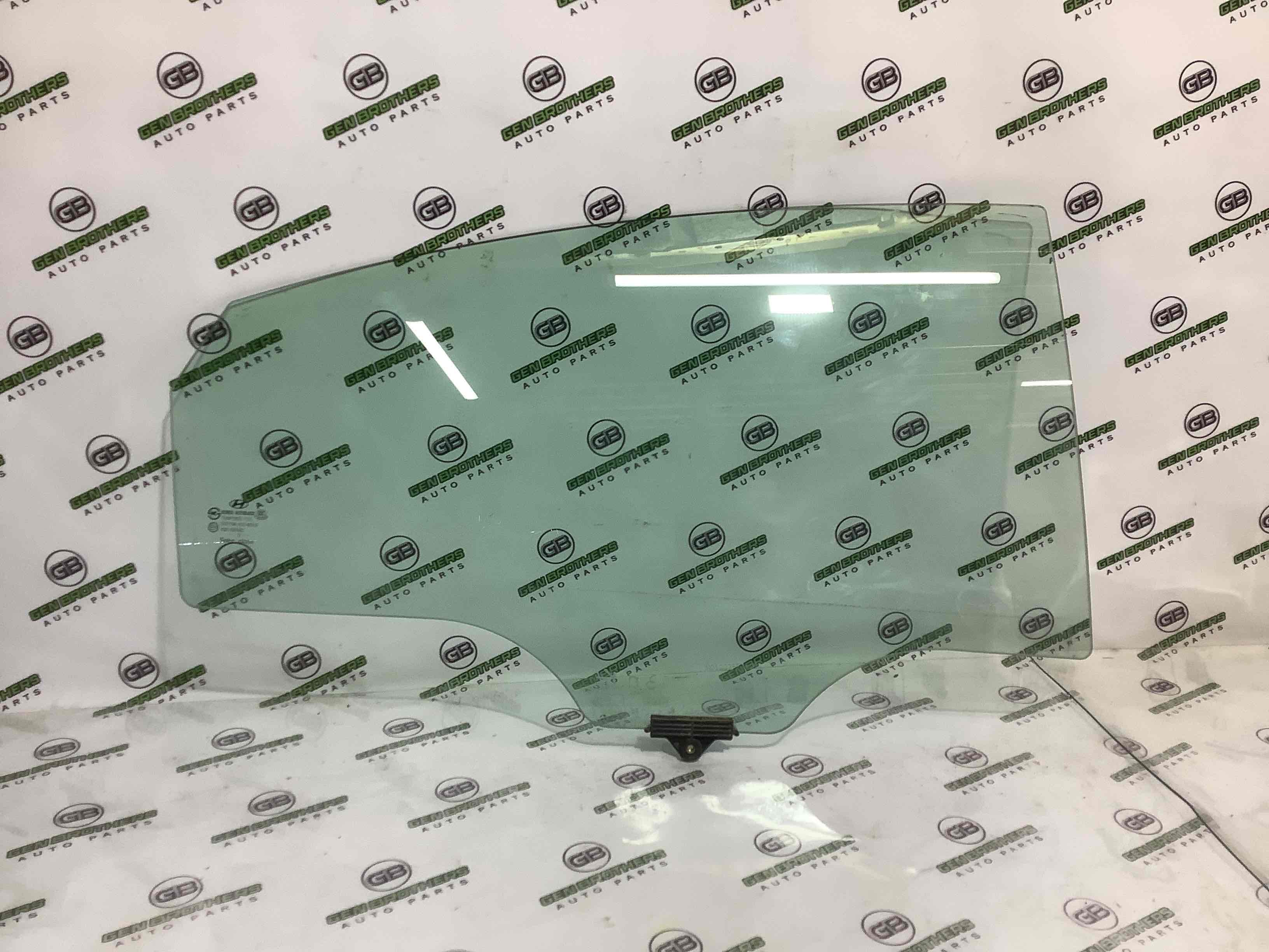 Стекло заднее правое