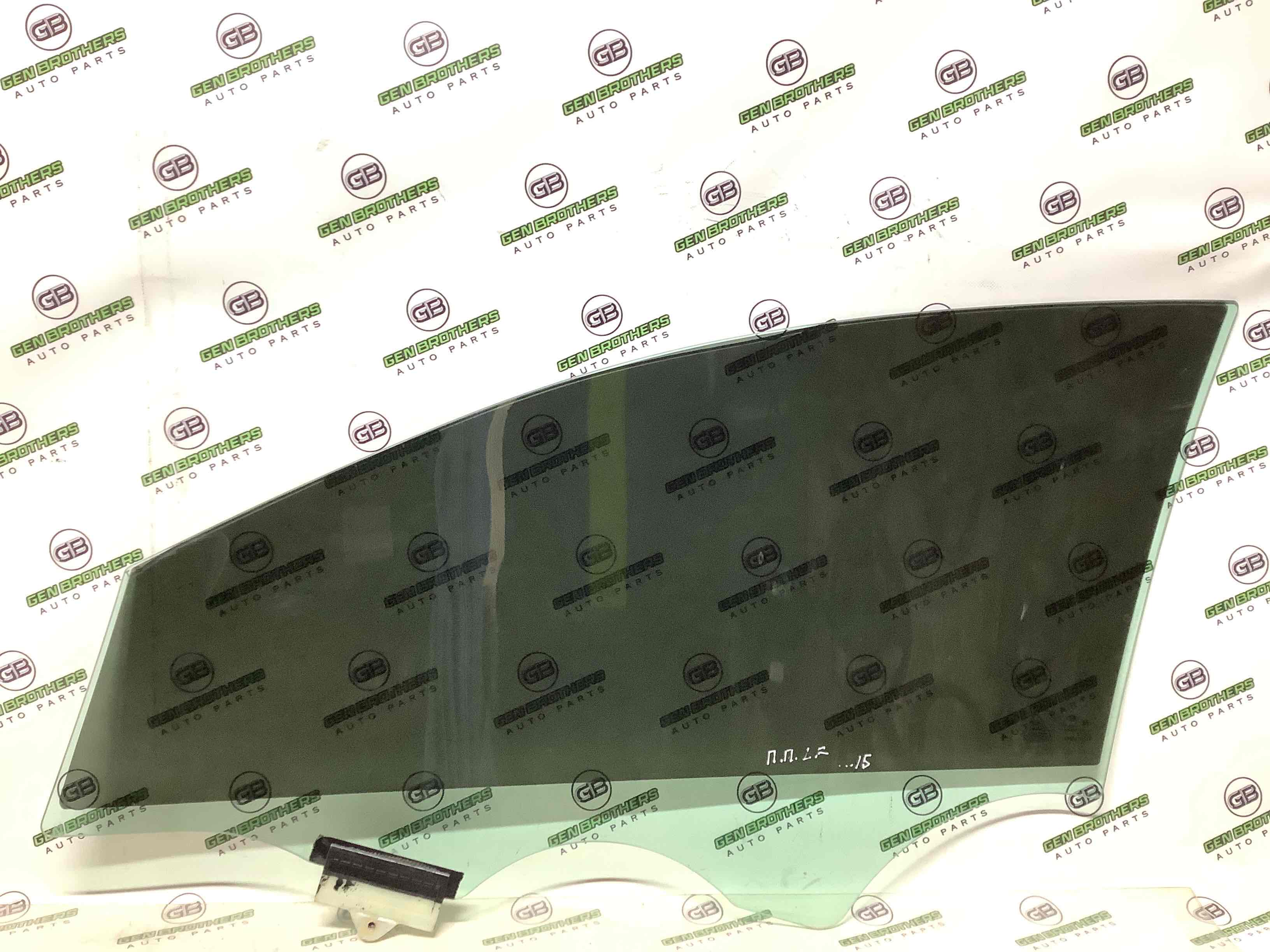 Скло переднє праве