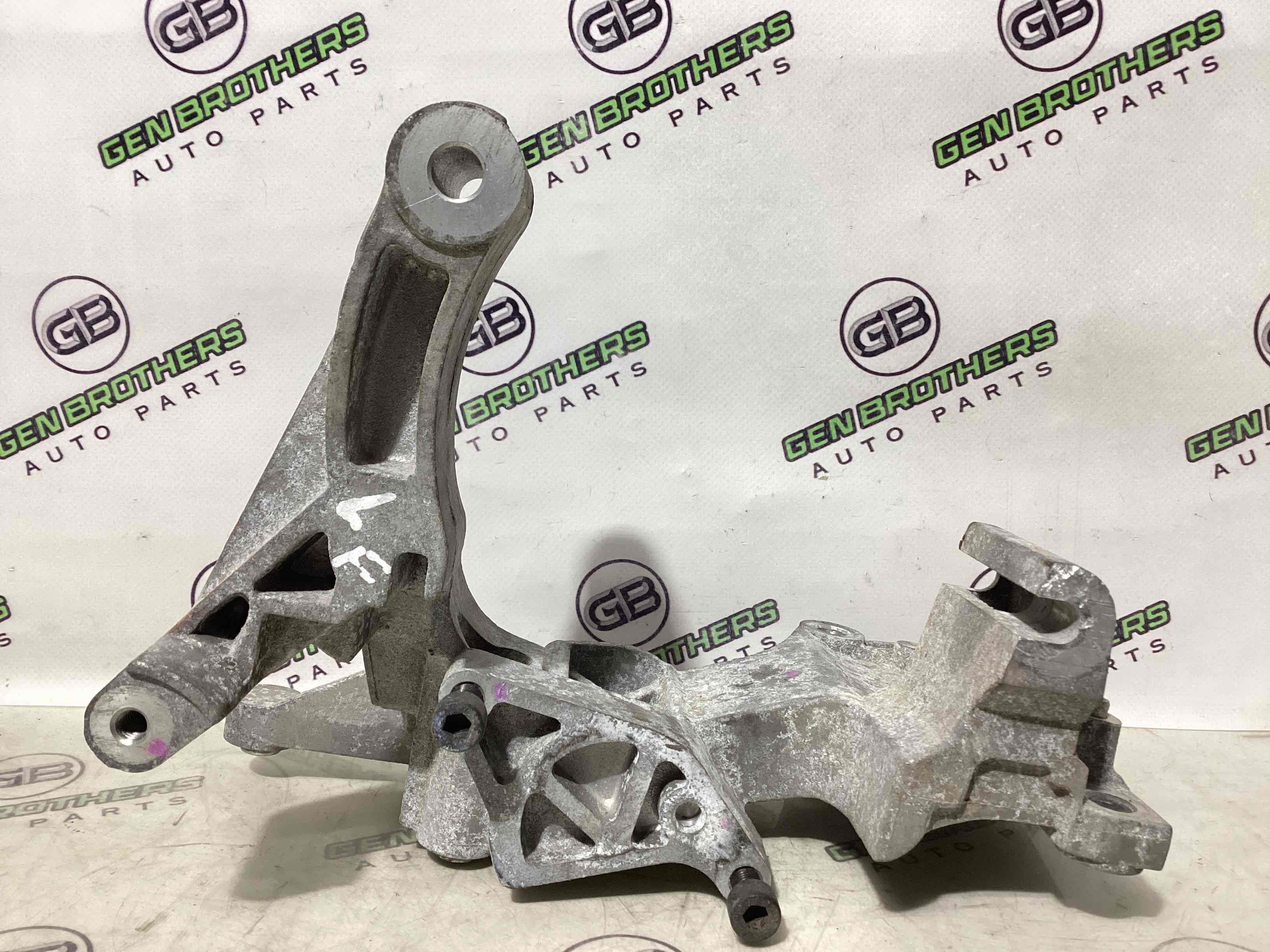 Генератор, кронштейн генератора