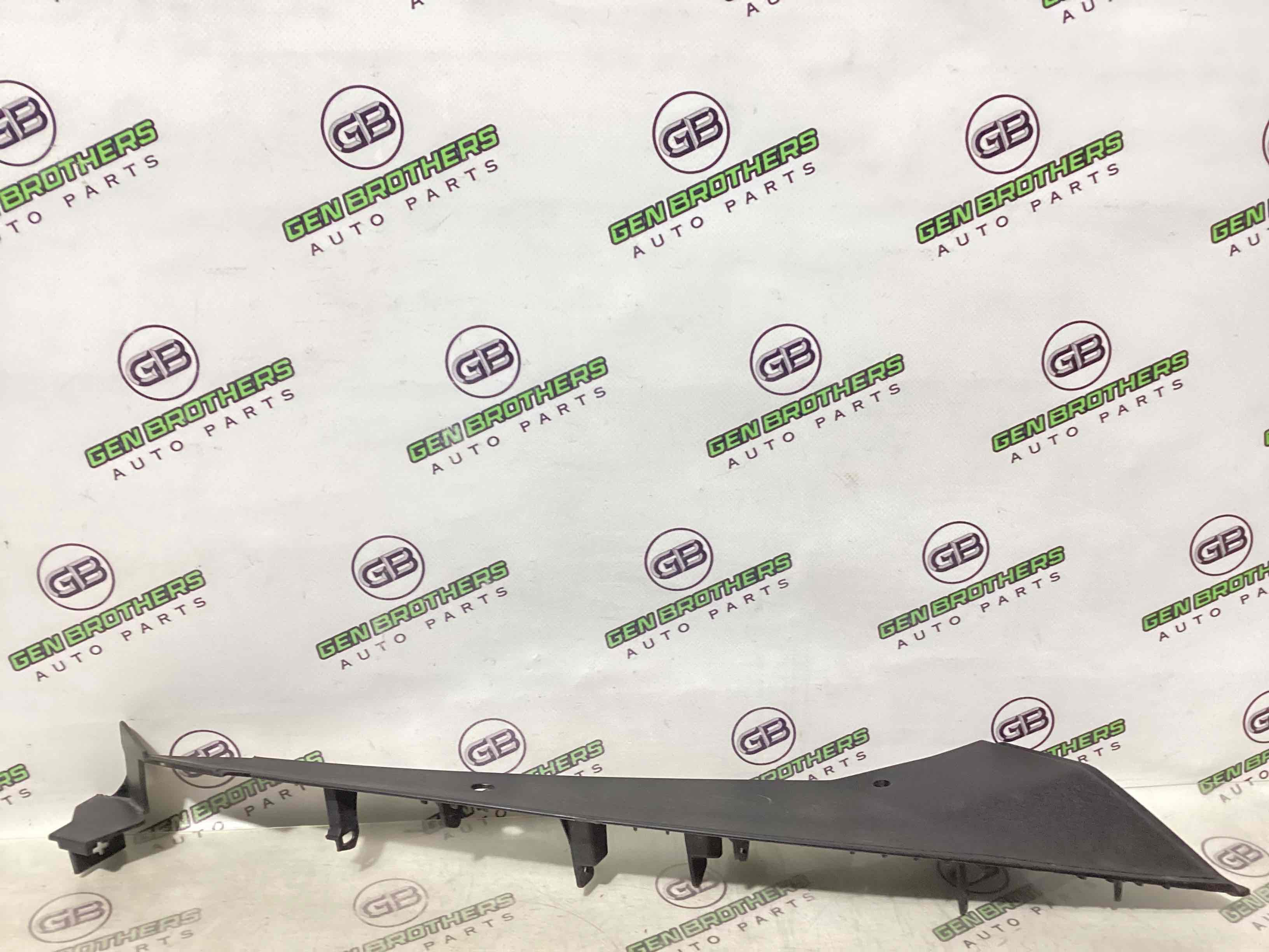 Пластик моторного відсіку