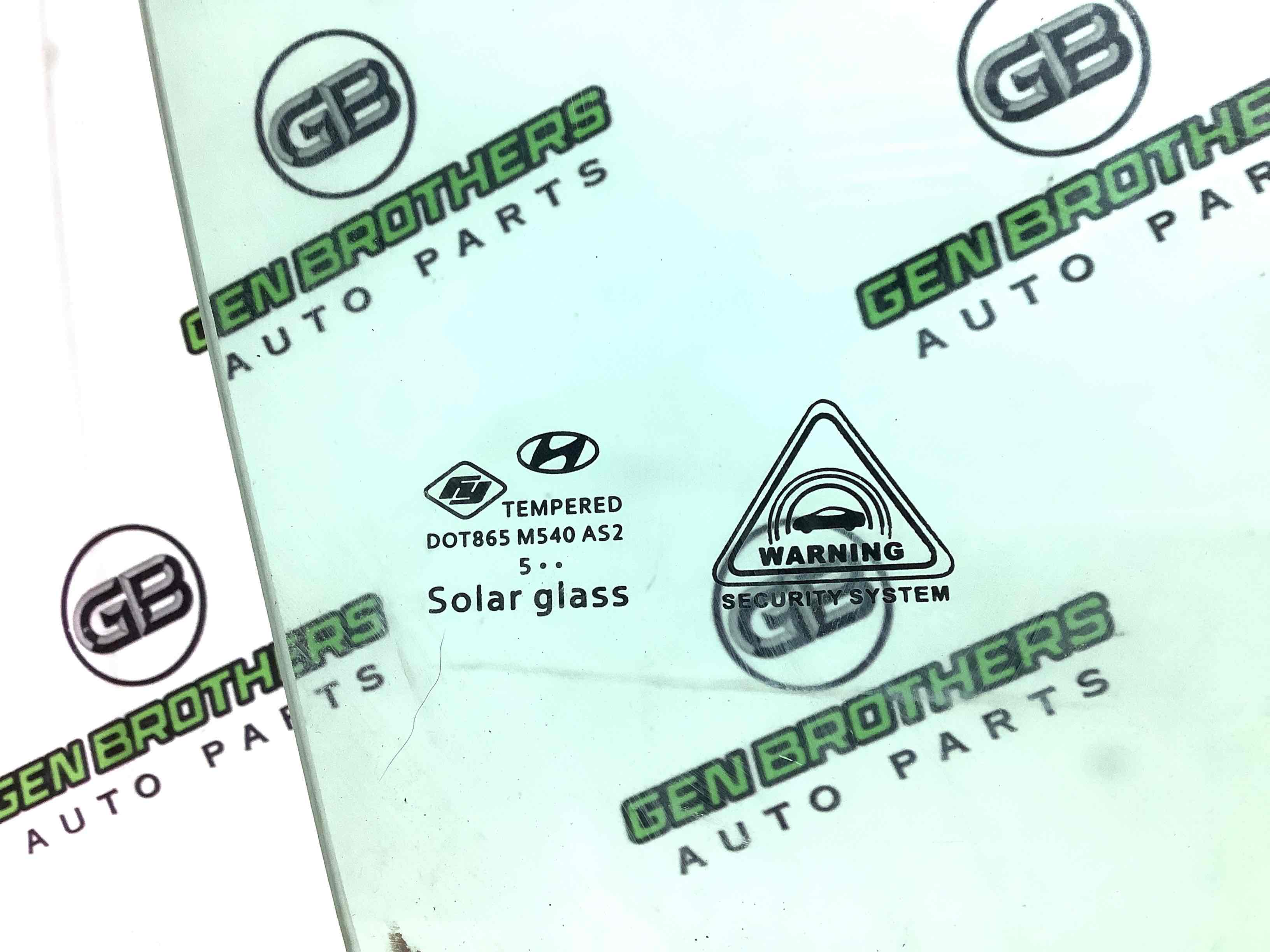 Скло переднє праве