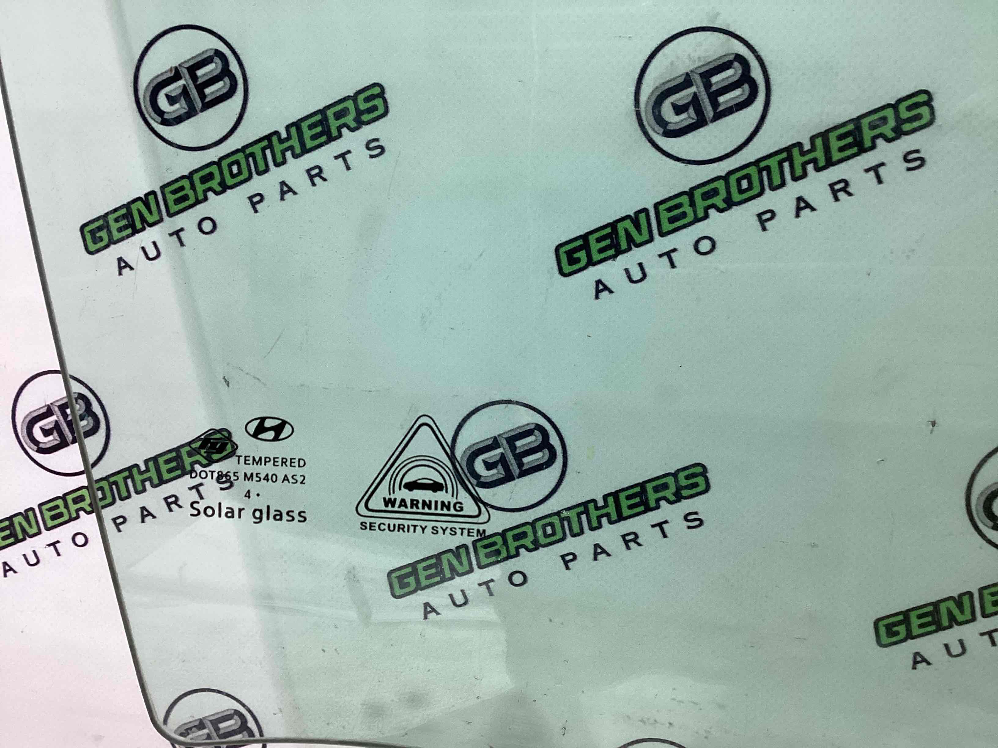 Скло переднє праве