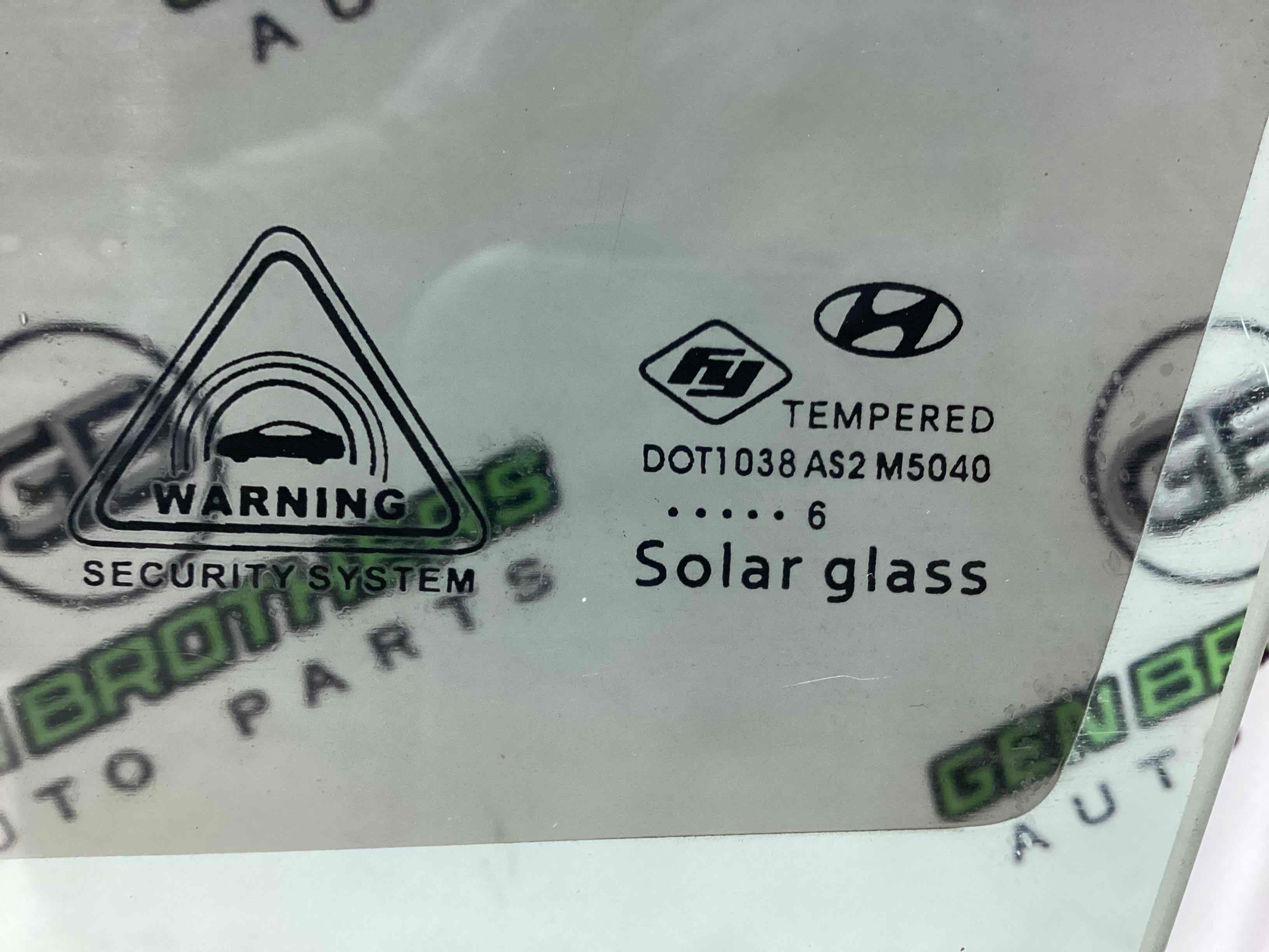 Скло переднє ліве