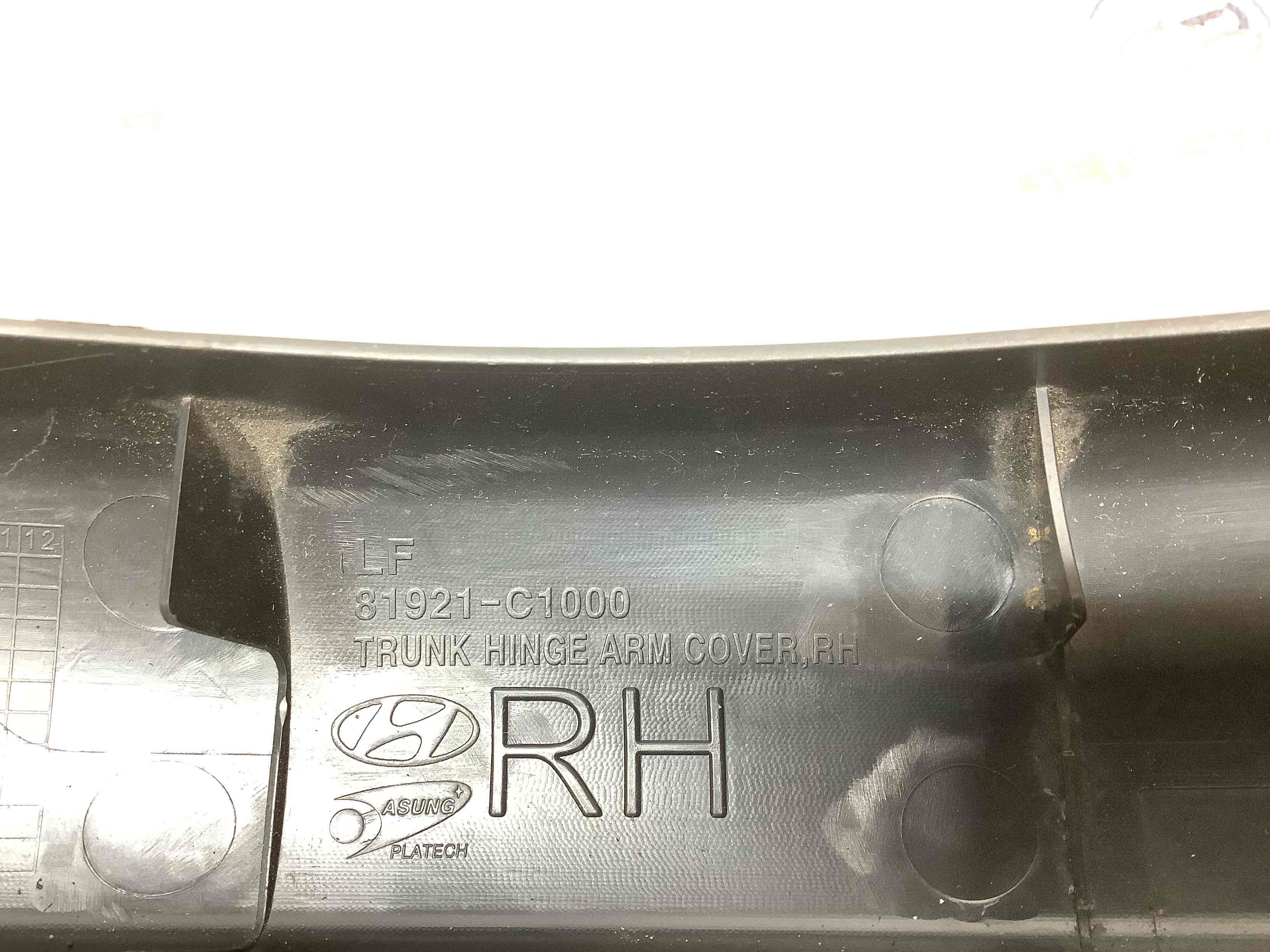 Петля кришки багажника, двері багажника