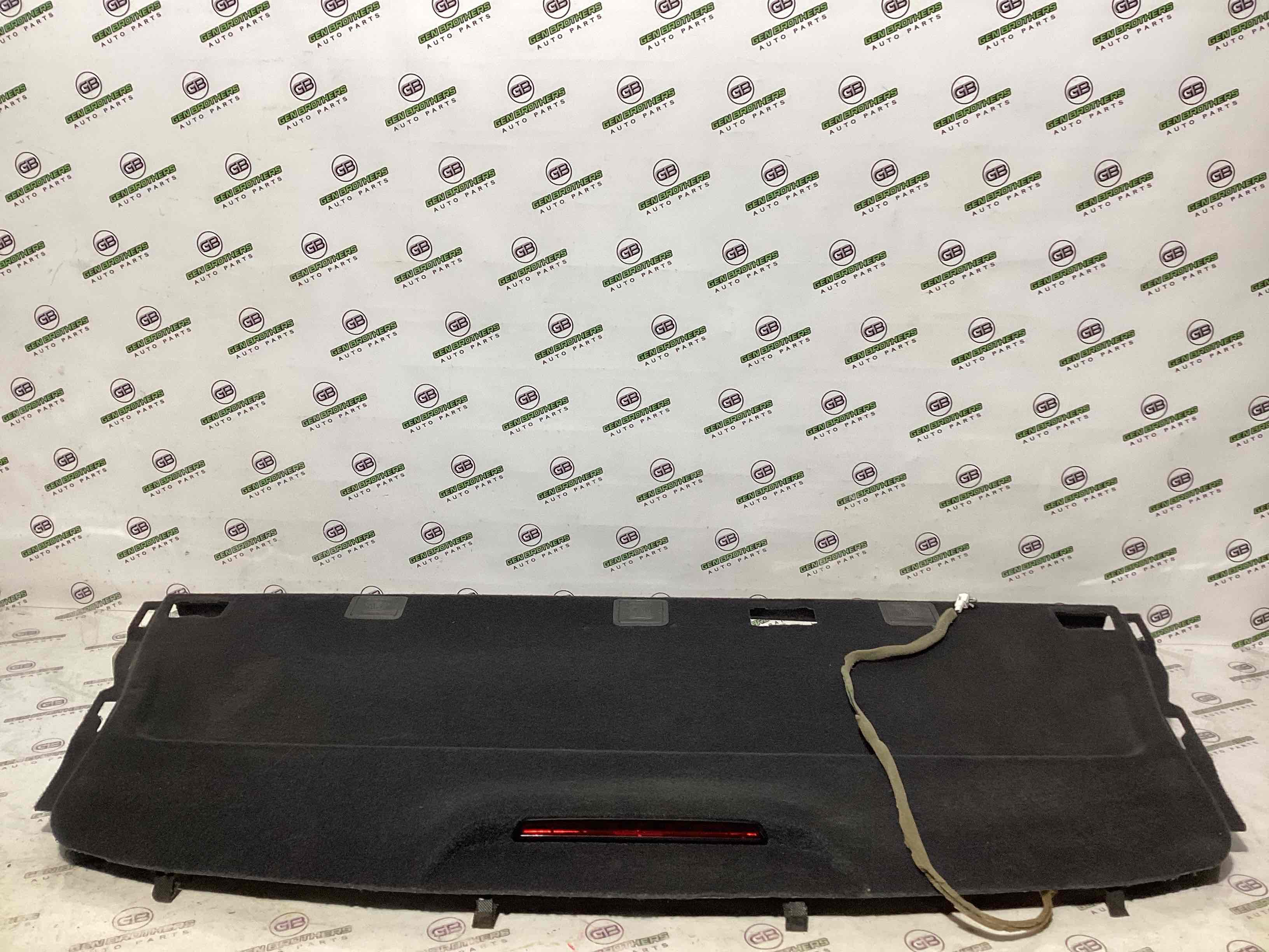 Обшивка задньої полиці