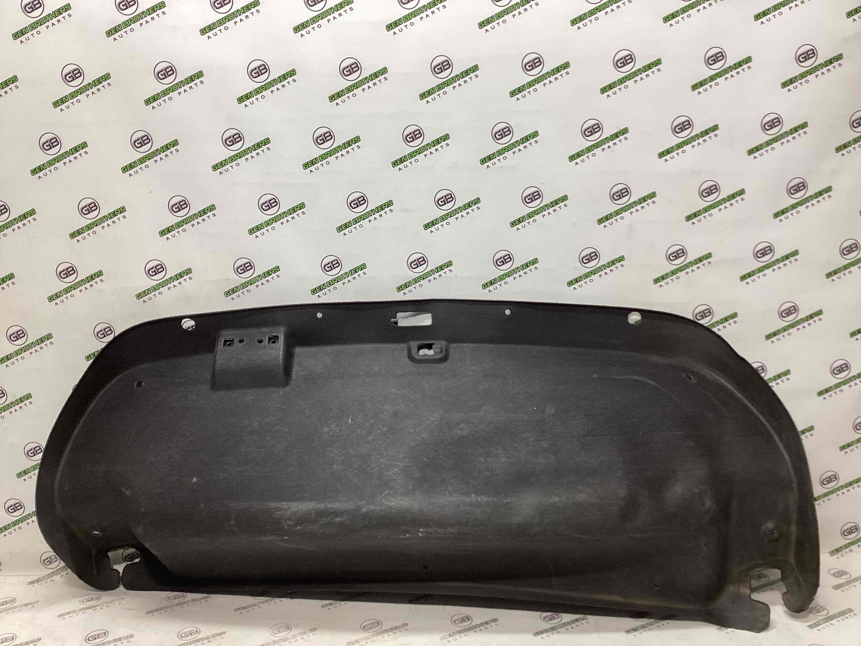 Обшивка кришки багажника