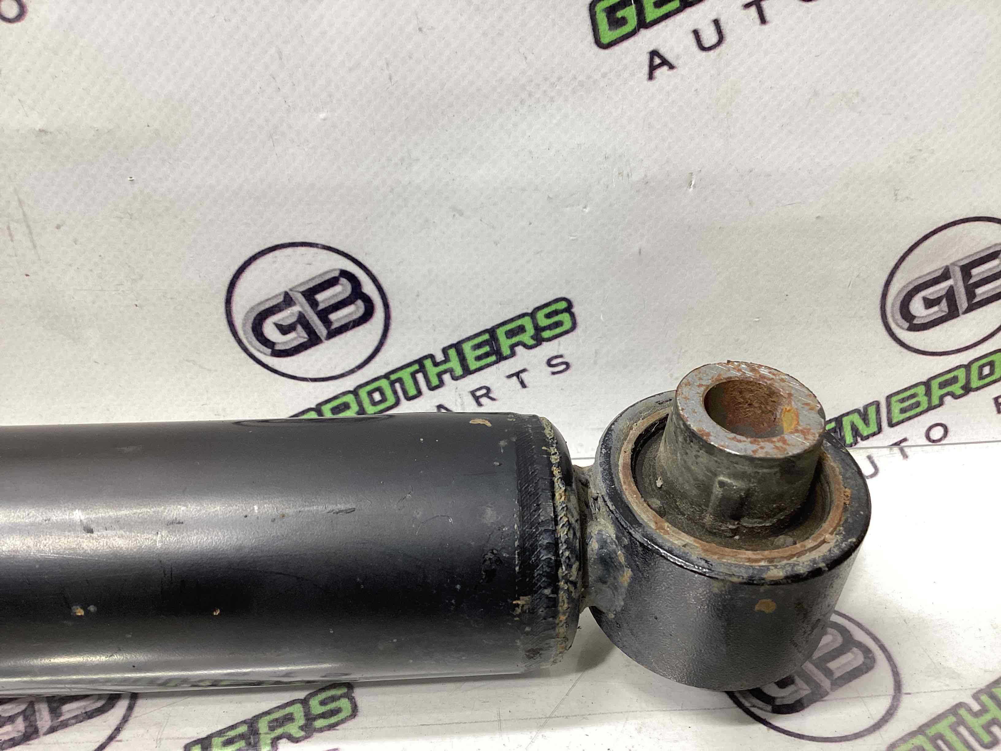 Амортизатор задній правий