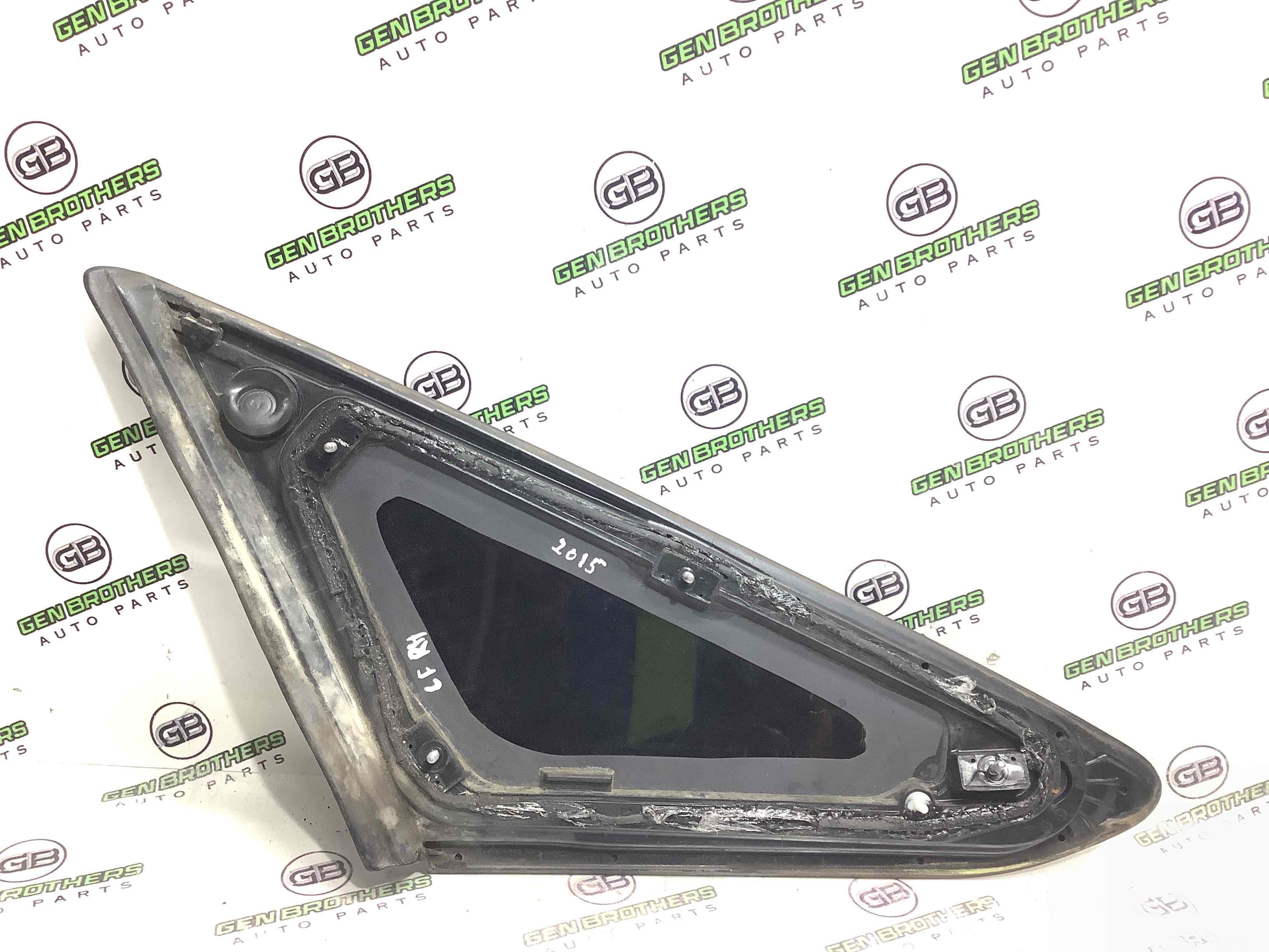 Скло кузовне бічне праве