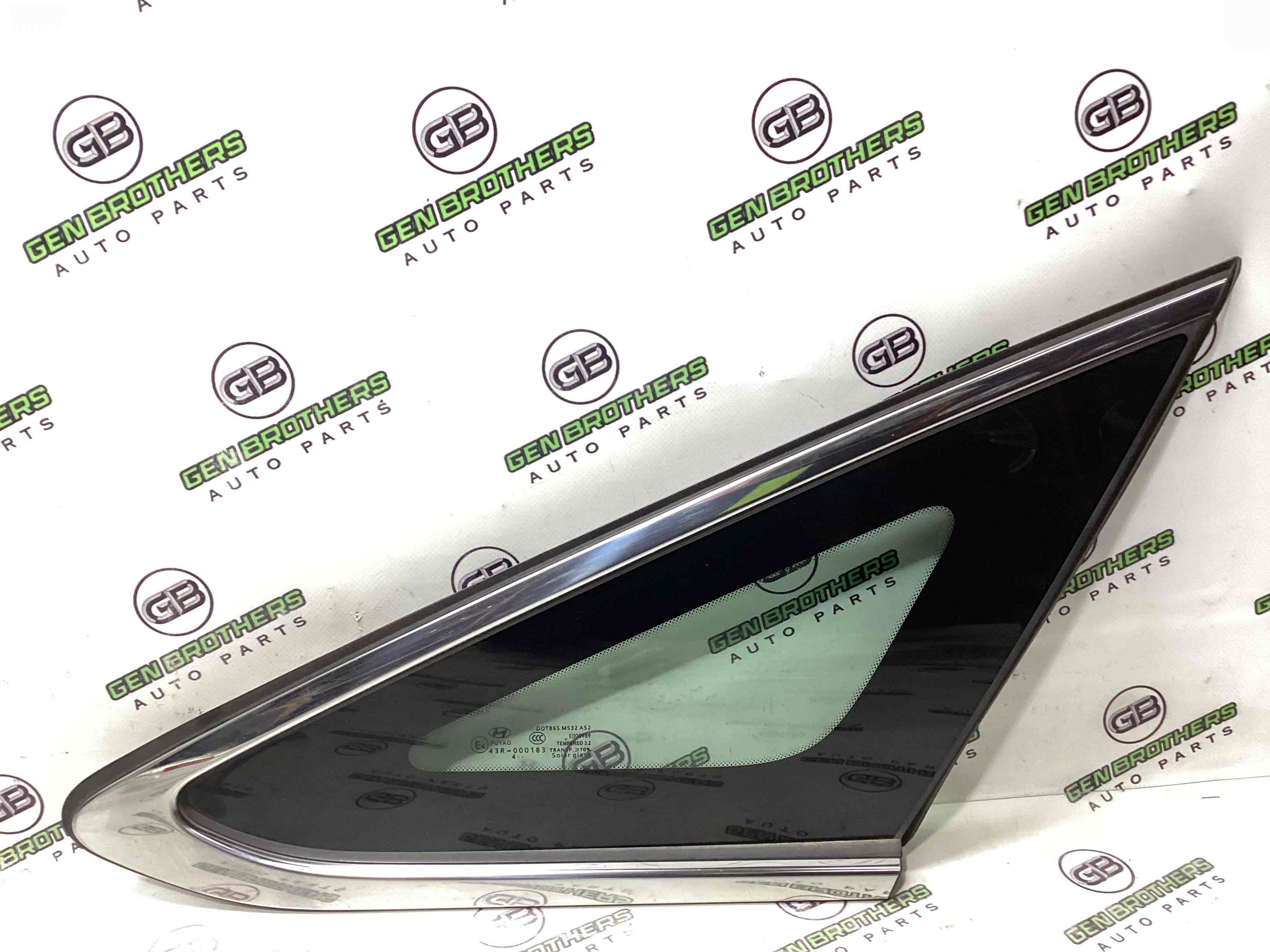 Скло кузовне бічне ліве