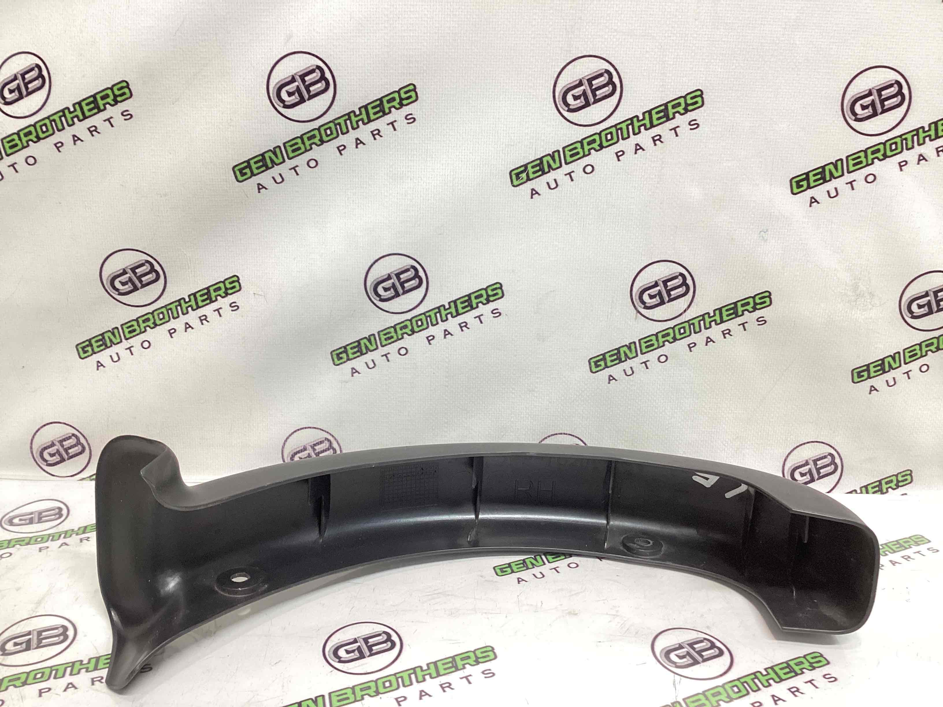 Накладка петлі кришки багажника