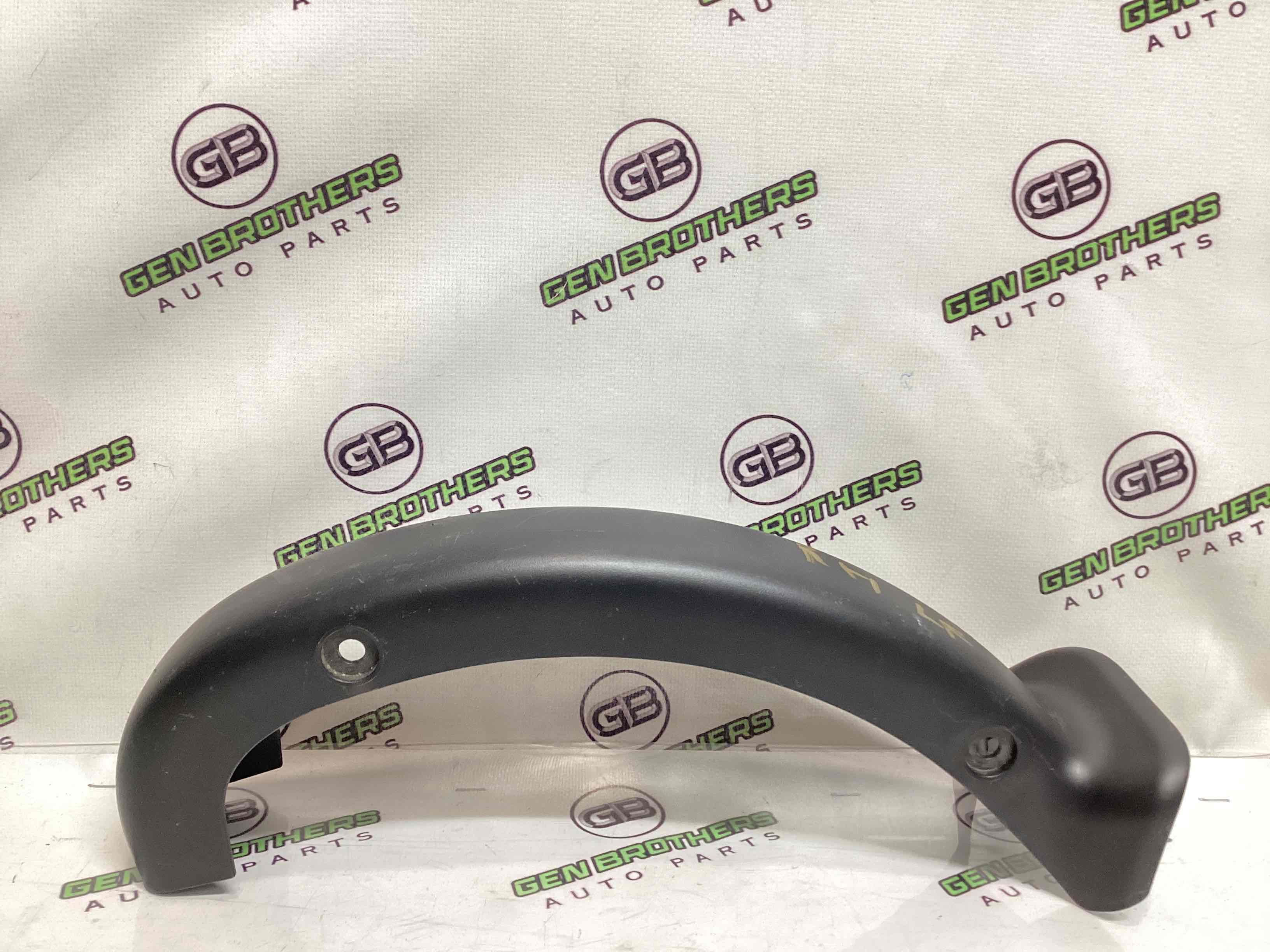 Накладка петлі кришки багажника