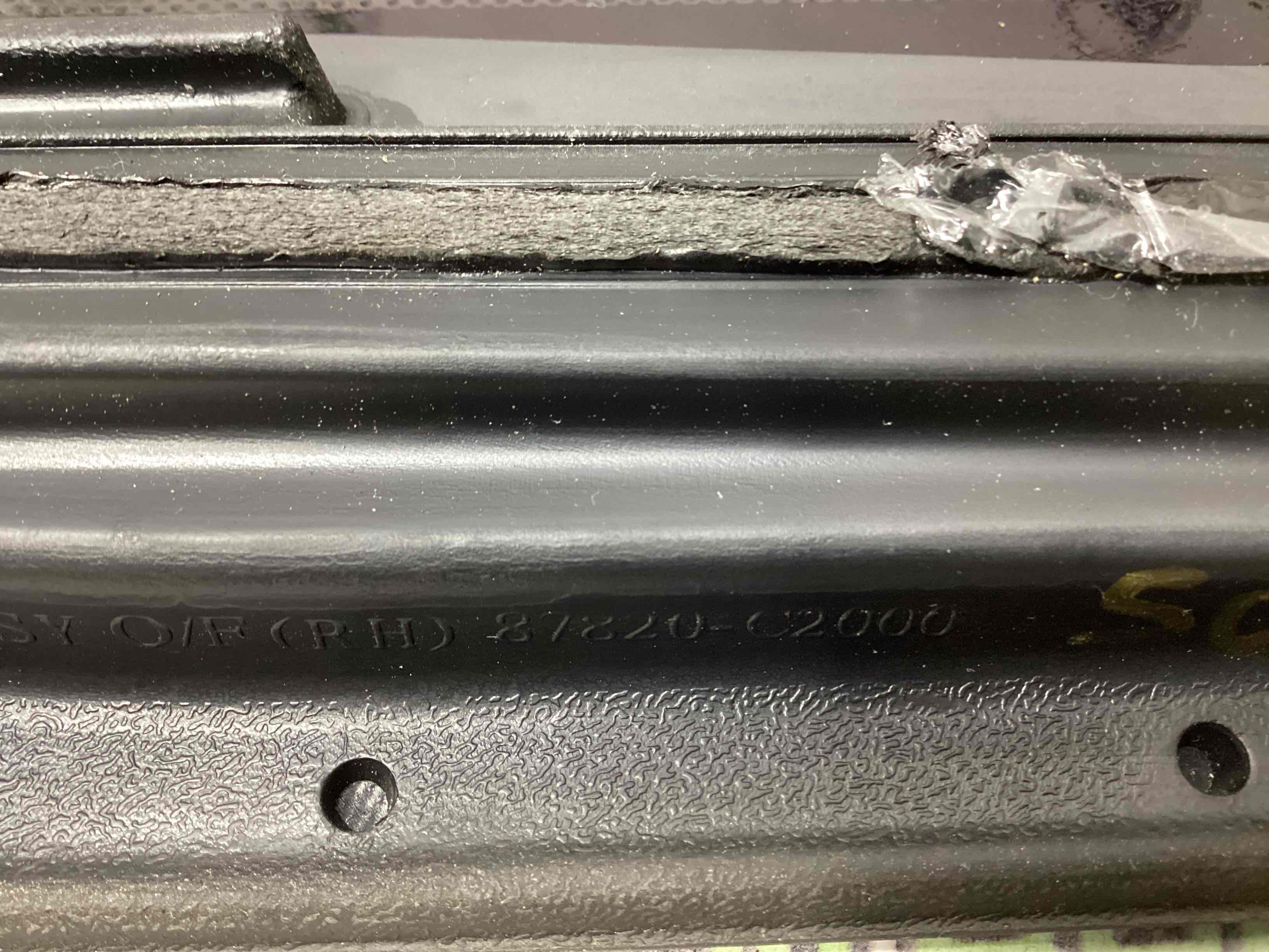 Скло кузовне бічне праве