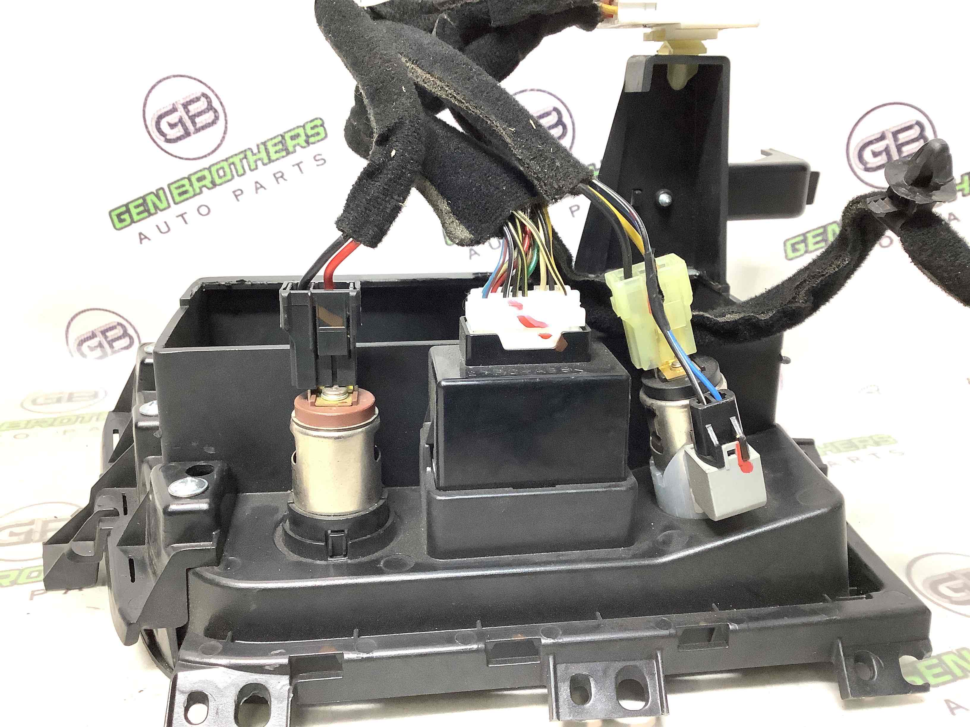 Бардачок замок бардачка, підстаканник, ящик