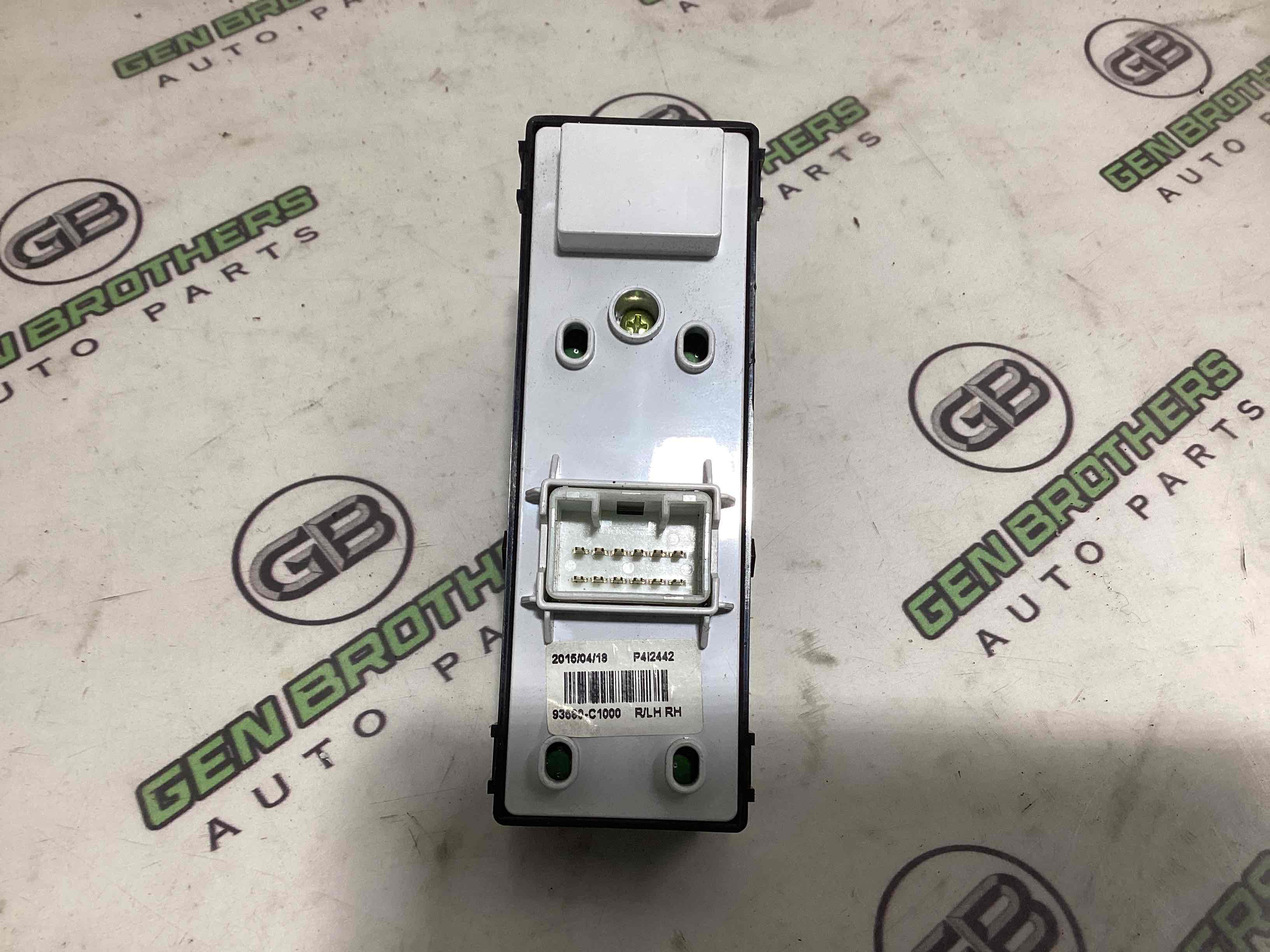 Кнопки керування склопідйомниками