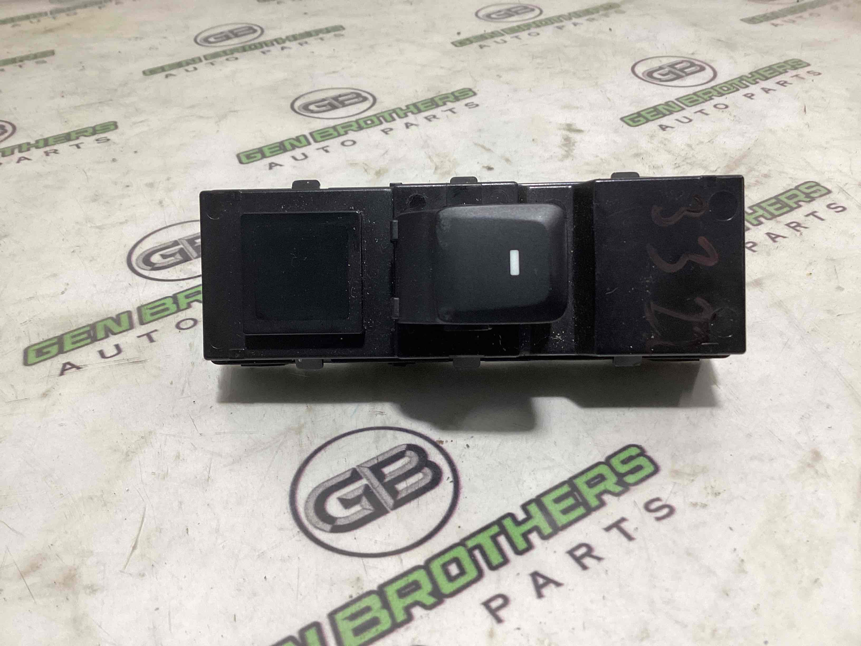 Кнопки керування склопідйомниками