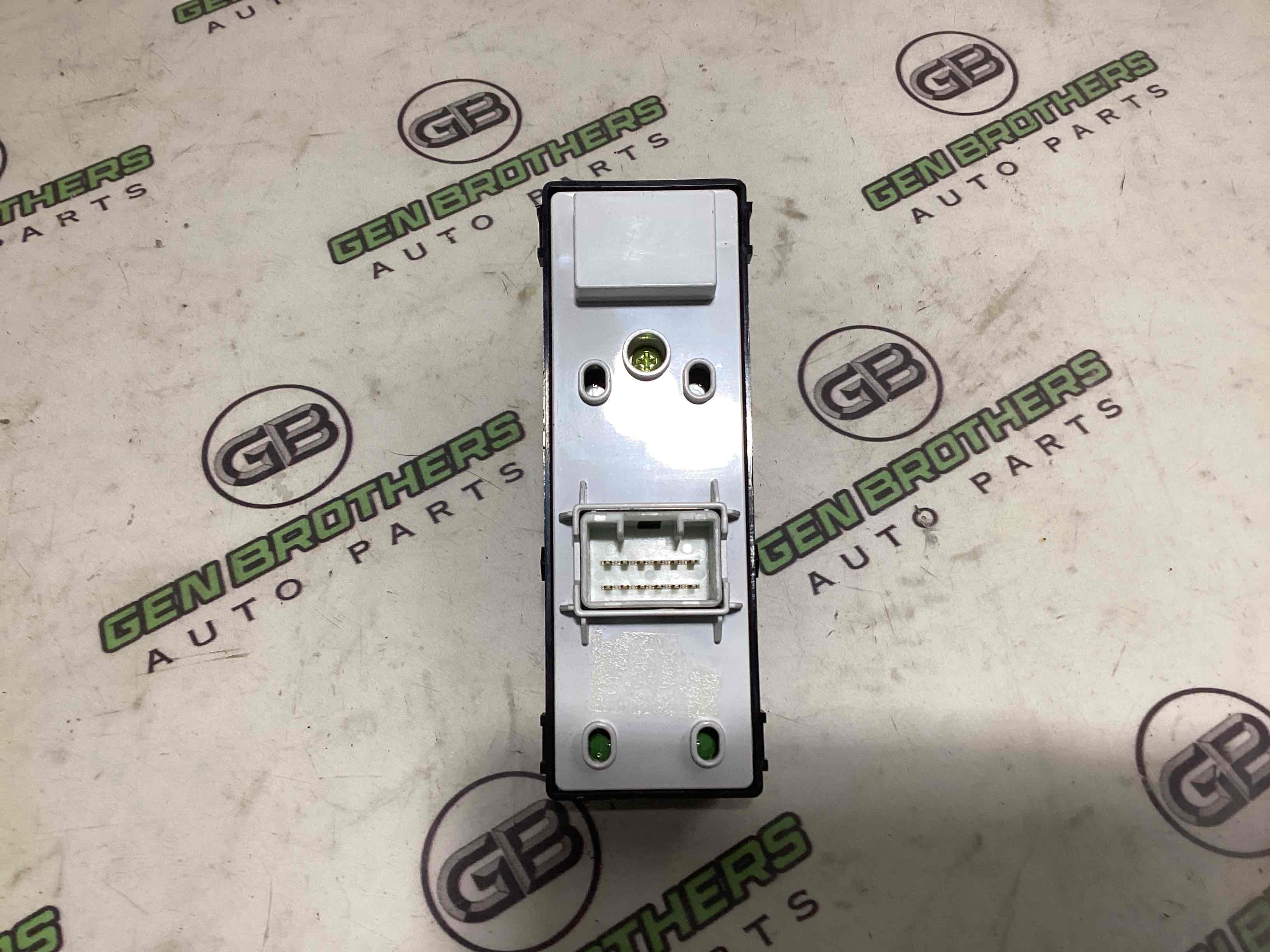 Кнопки керування склопідйомниками