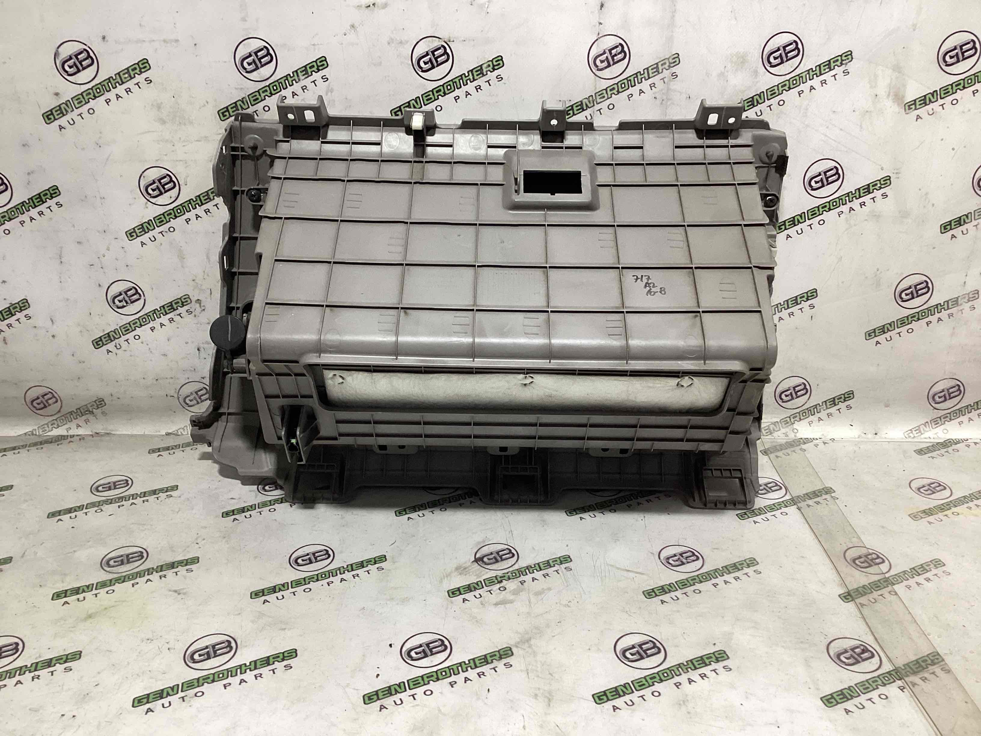 Бардачок замок бардачка, підстаканник, ящик