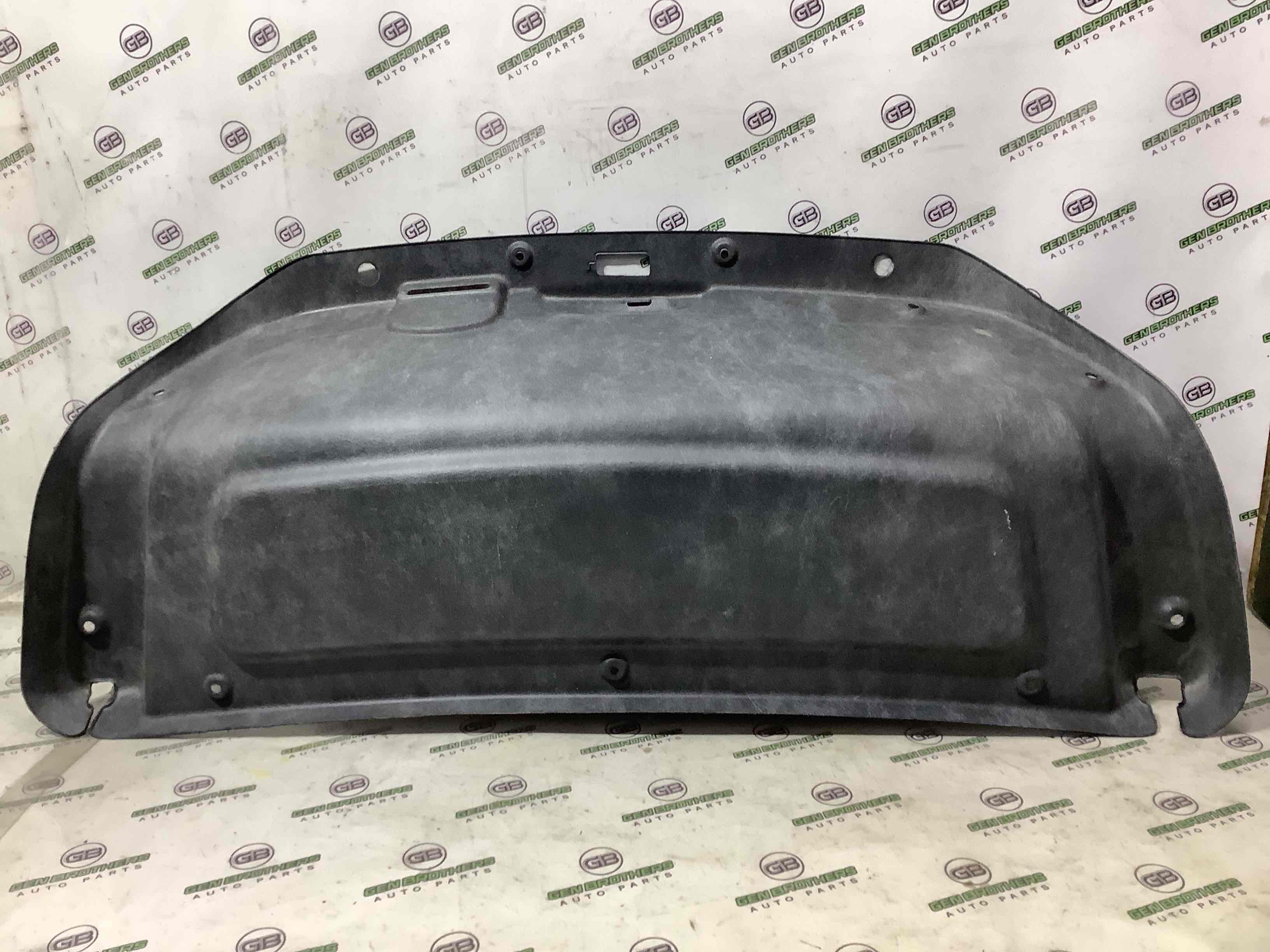 Обшивка кришки багажника