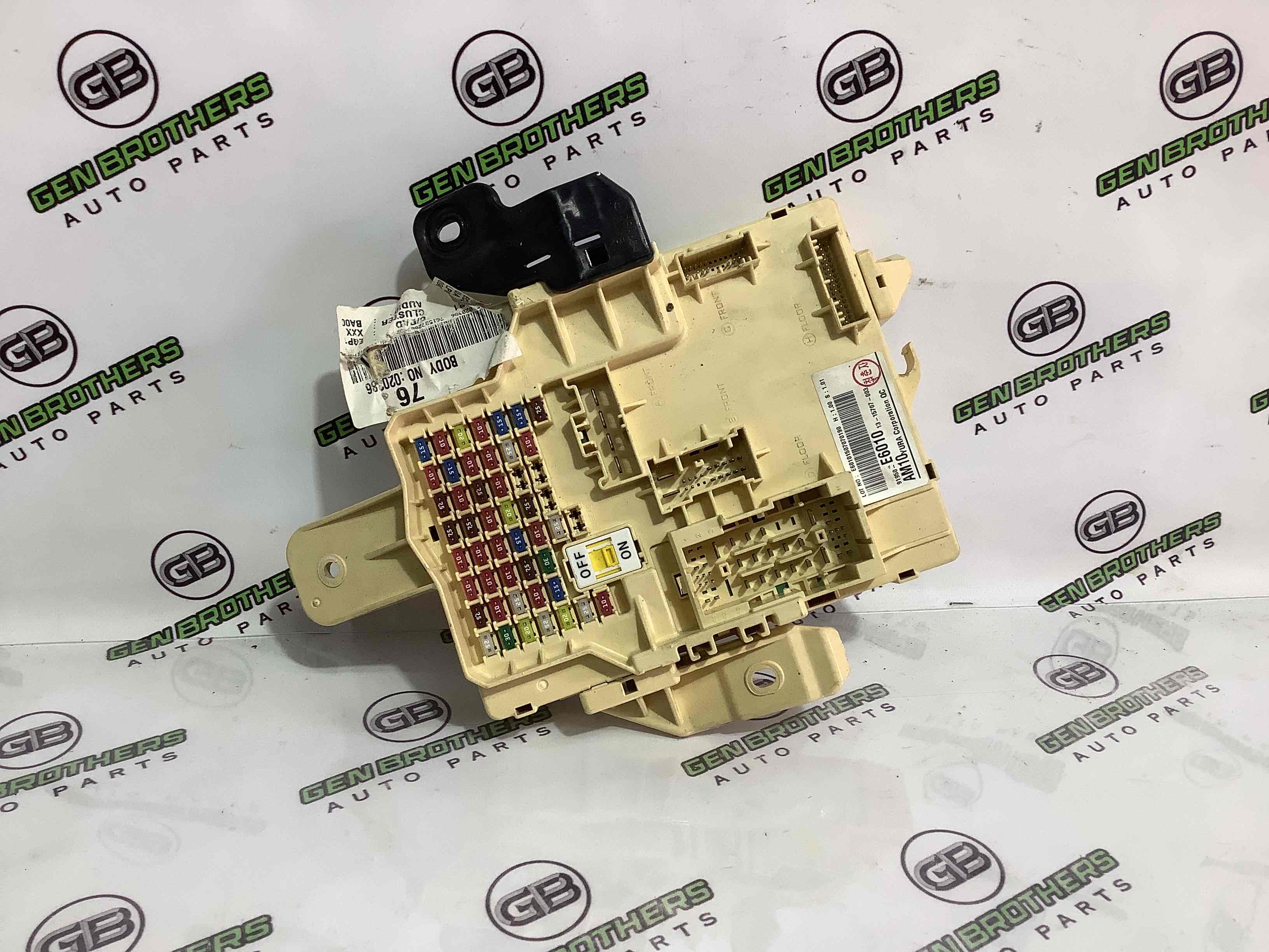 Блок запобіжників (блок реле)