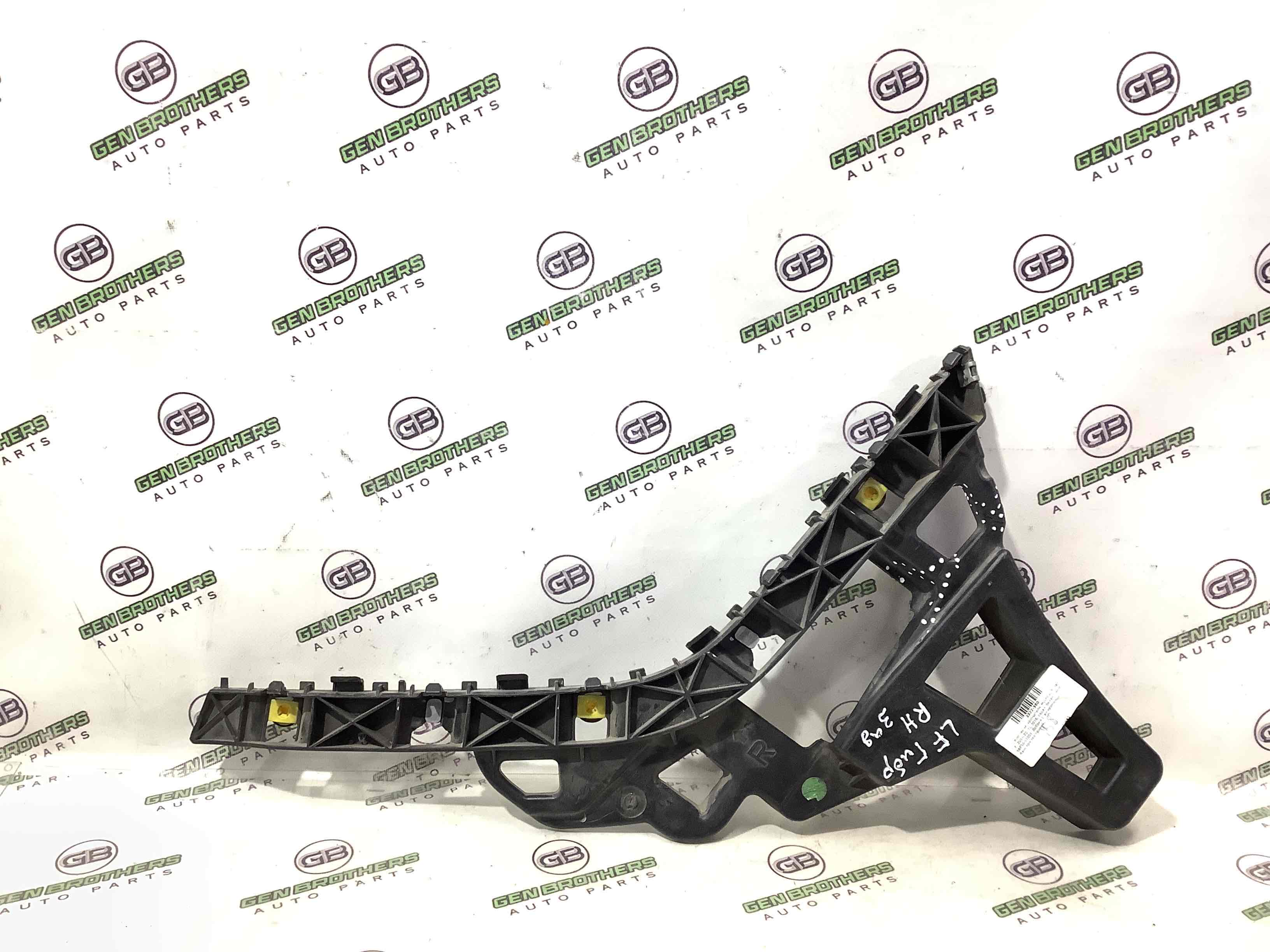 Кріплення заднього бампера праве