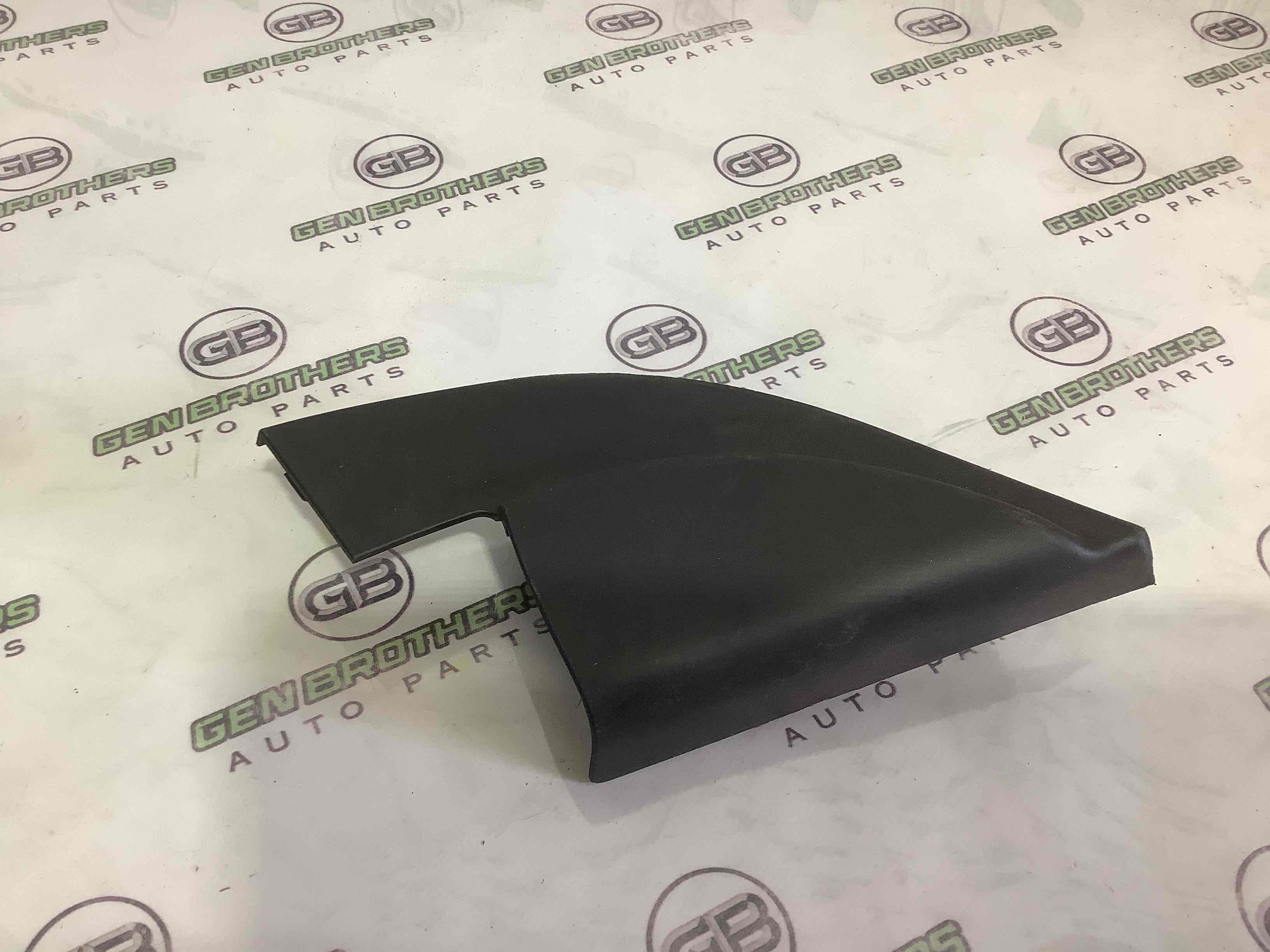 Корпус, накладка, кріплення правого дзеркала