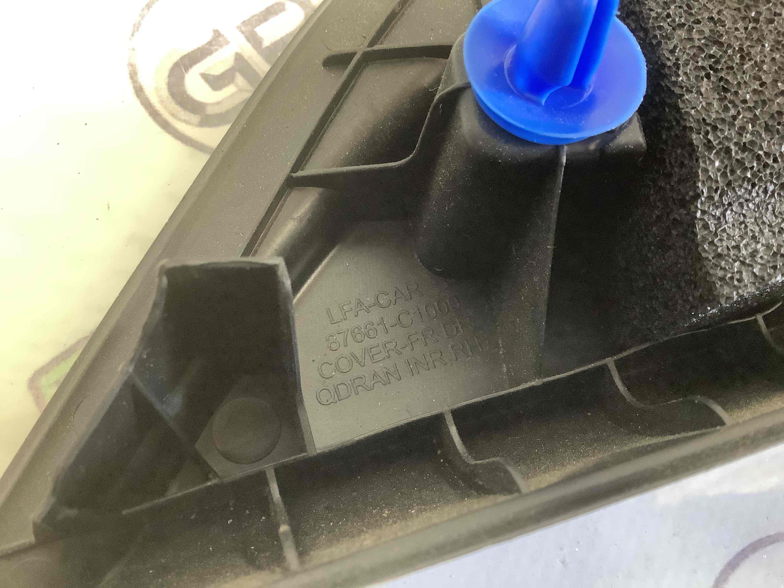 Корпус, накладка, кріплення правого дзеркала