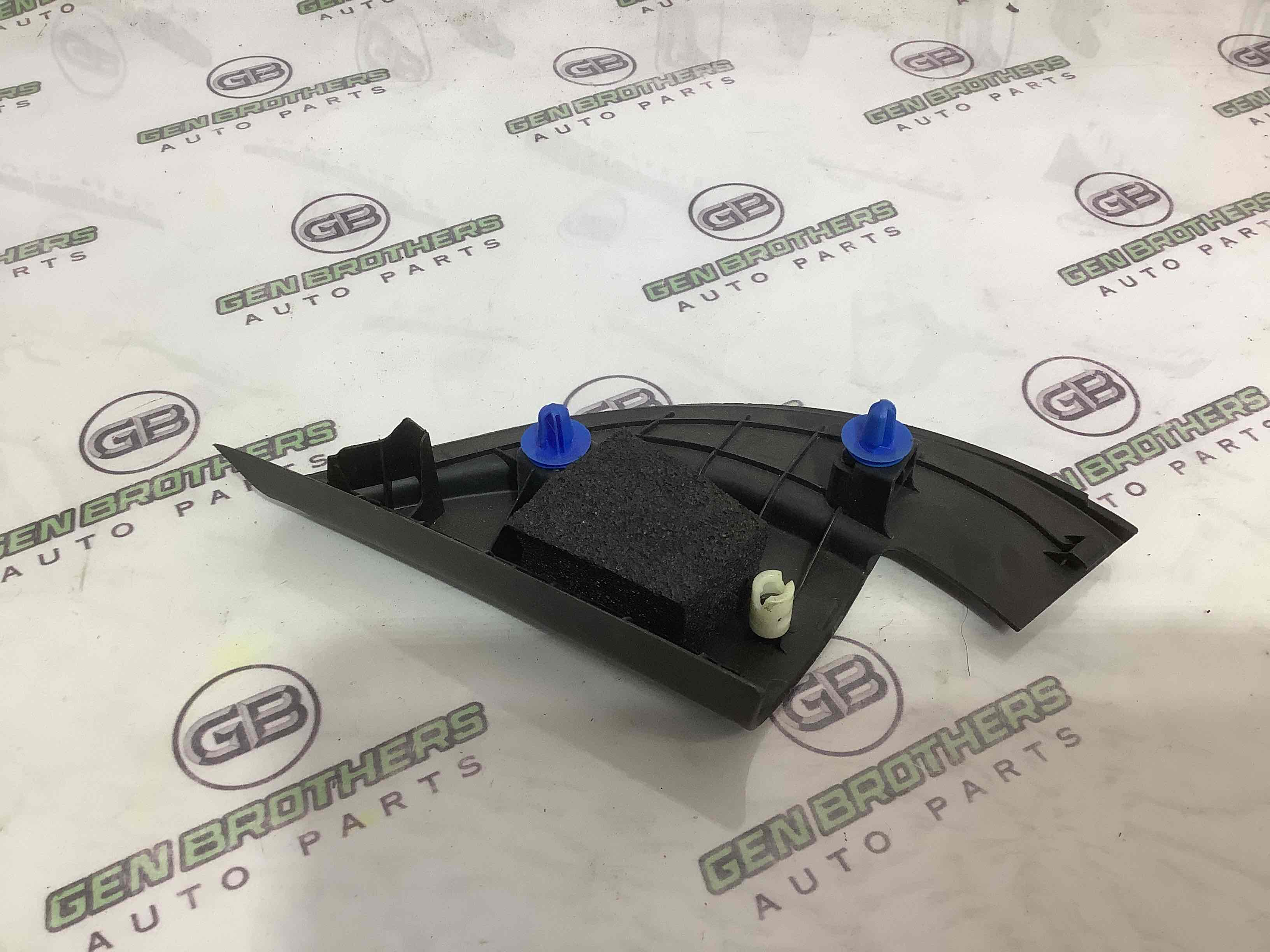 Корпус, накладка, кріплення правого дзеркала