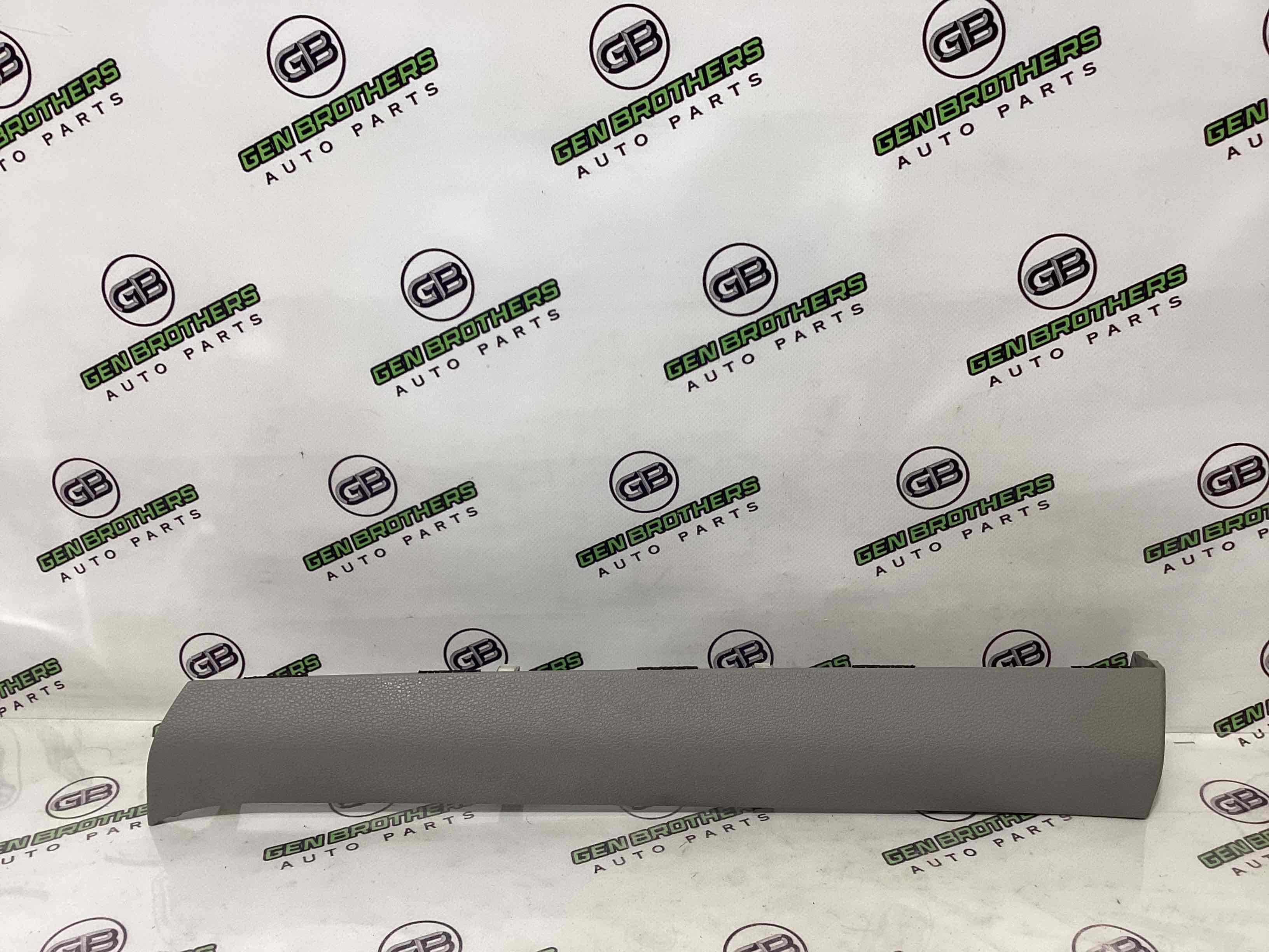 Обшивка панелі приладів торпедо