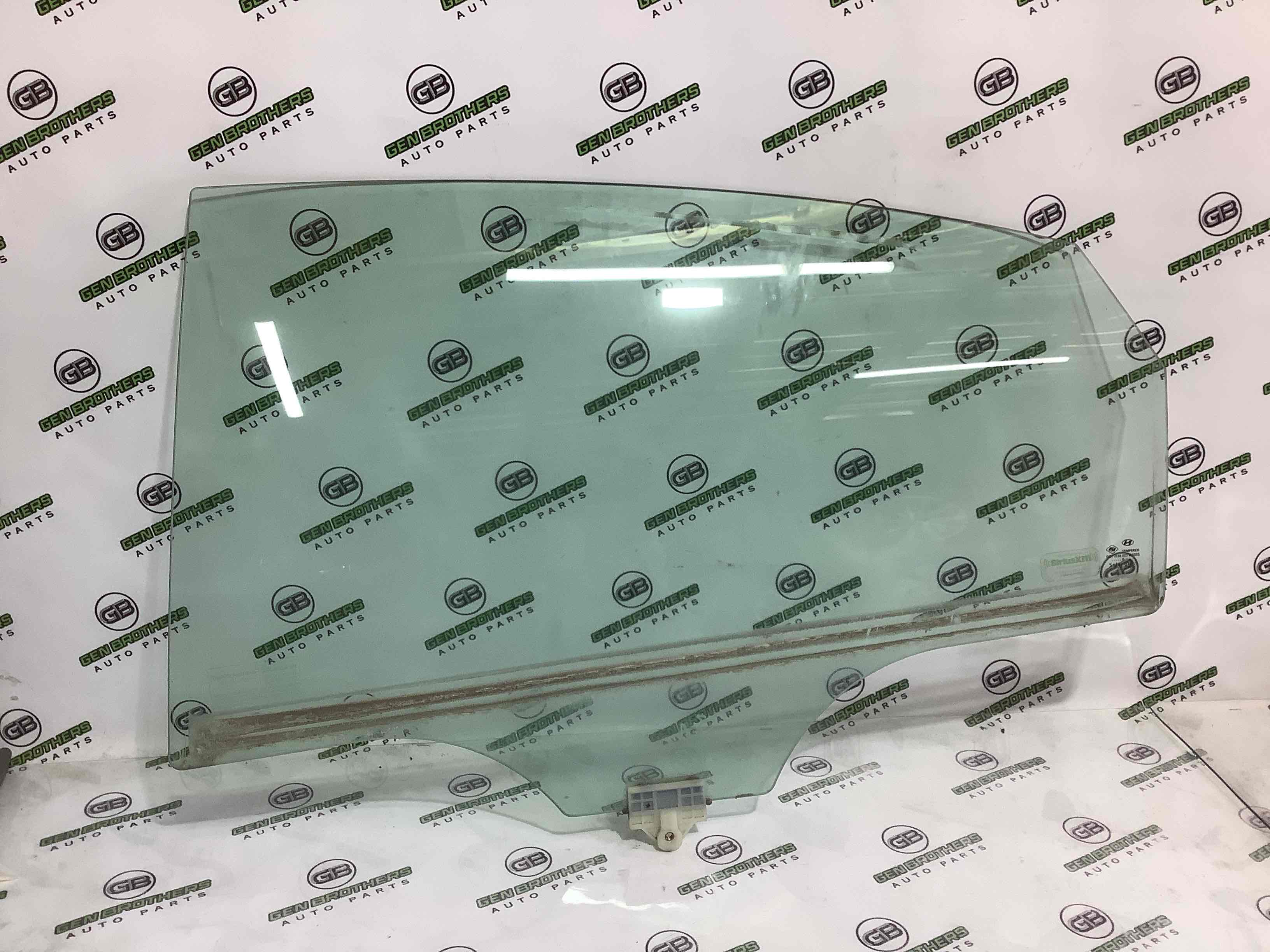 Скло заднє ліве