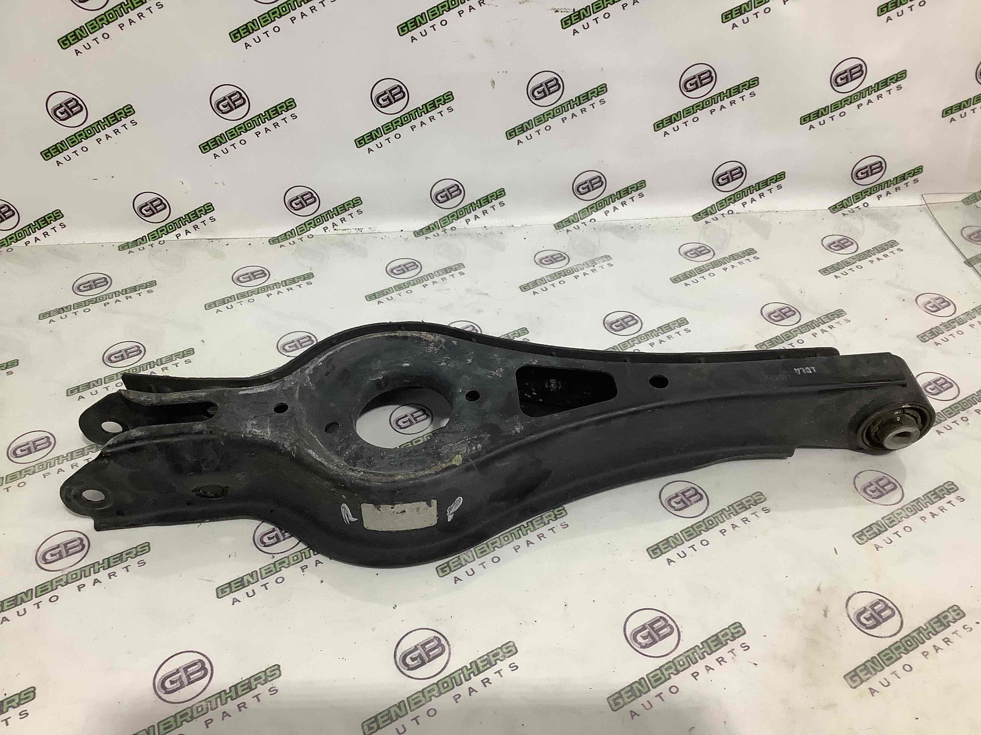 Важіль задній правий