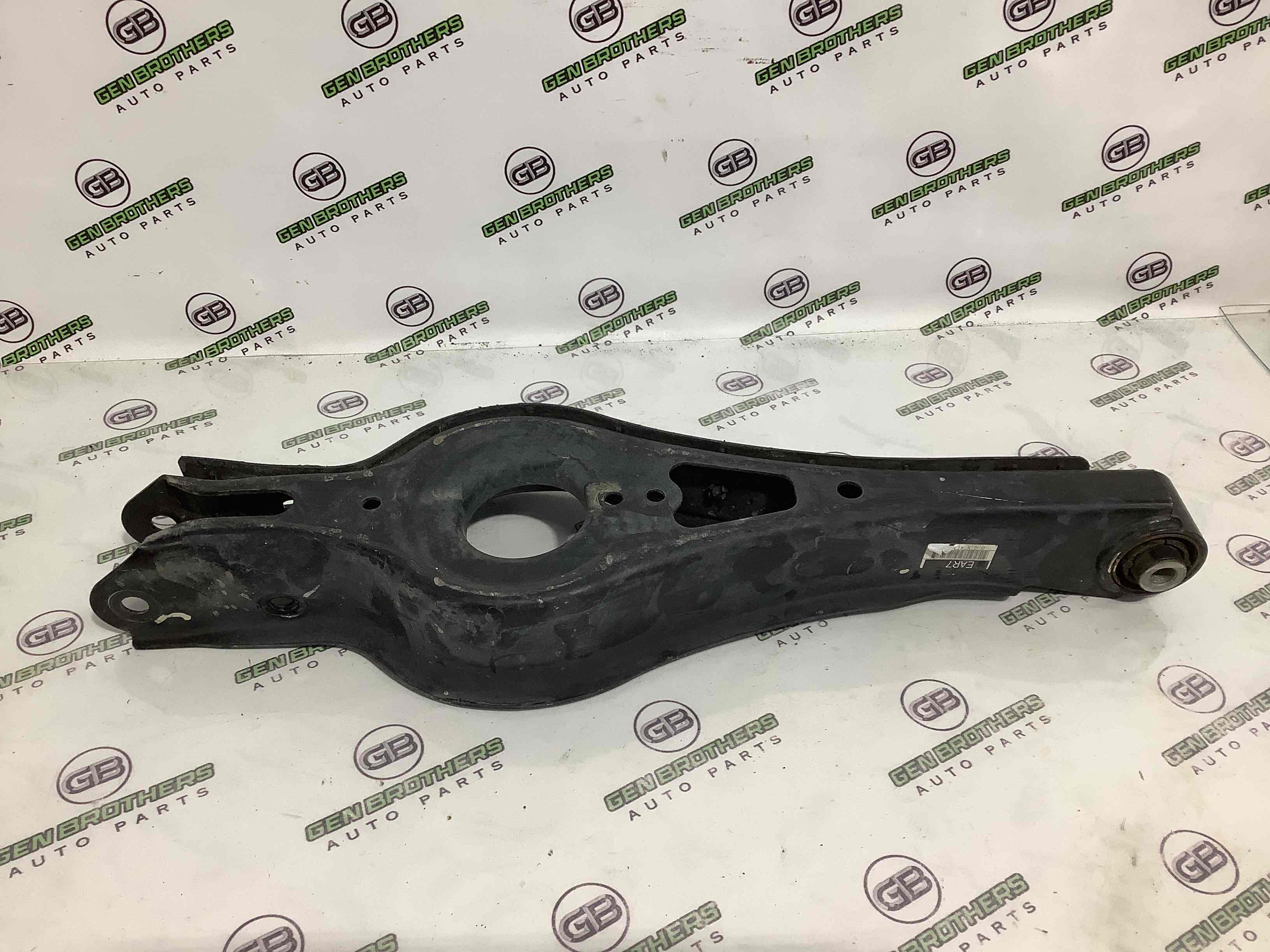 Важіль задній правий