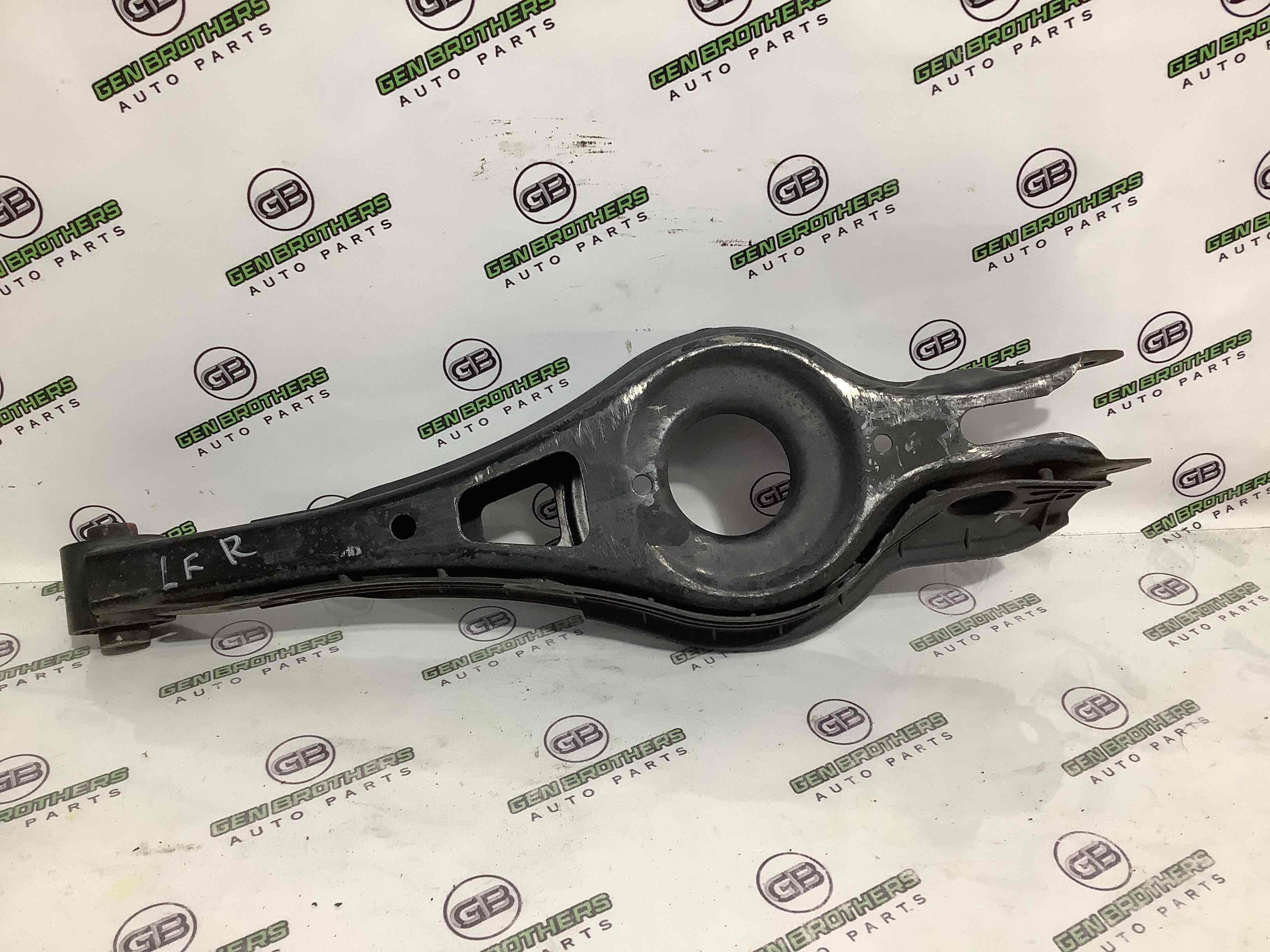 Важіль задній правий