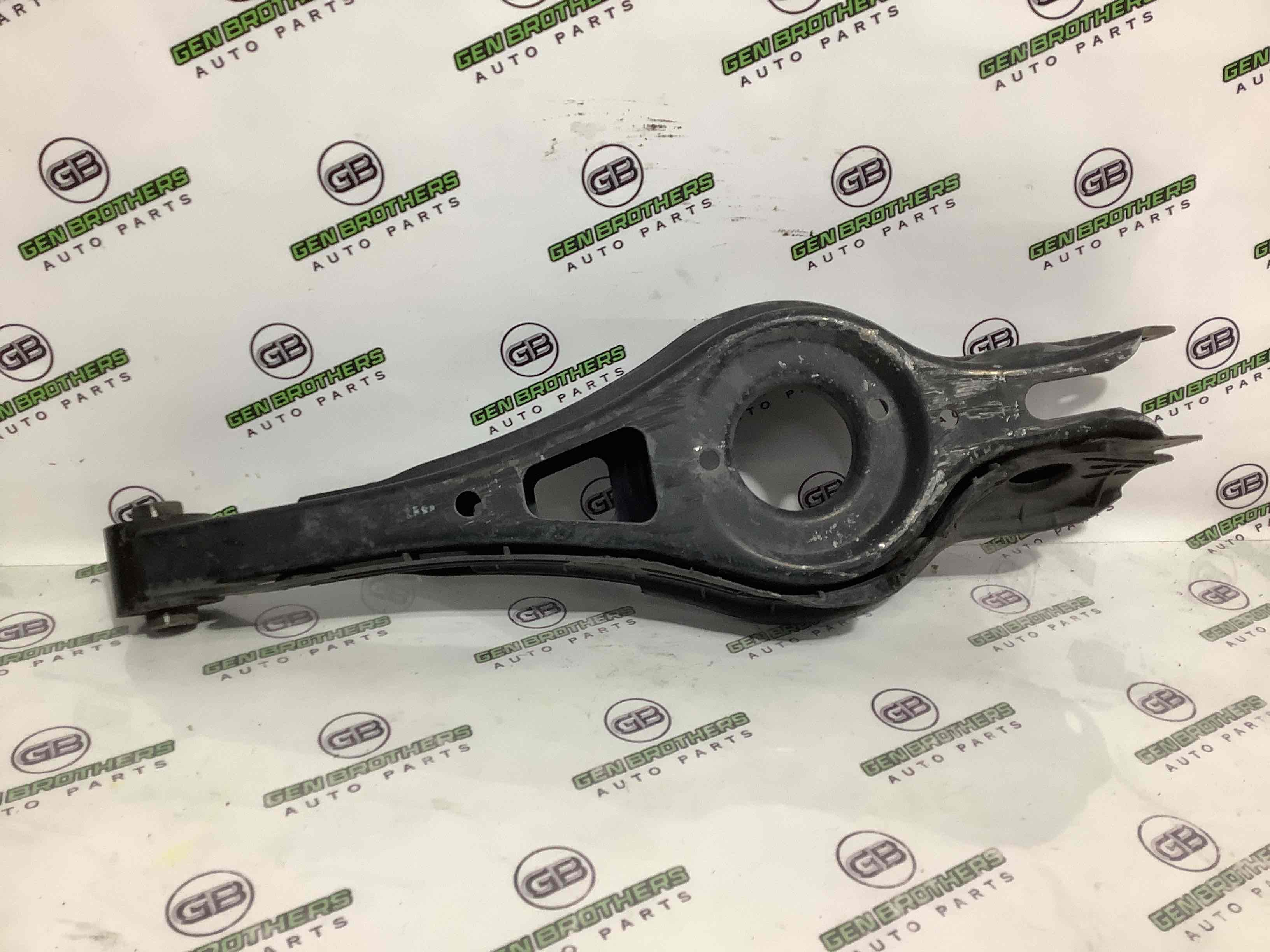 Важіль задній правий