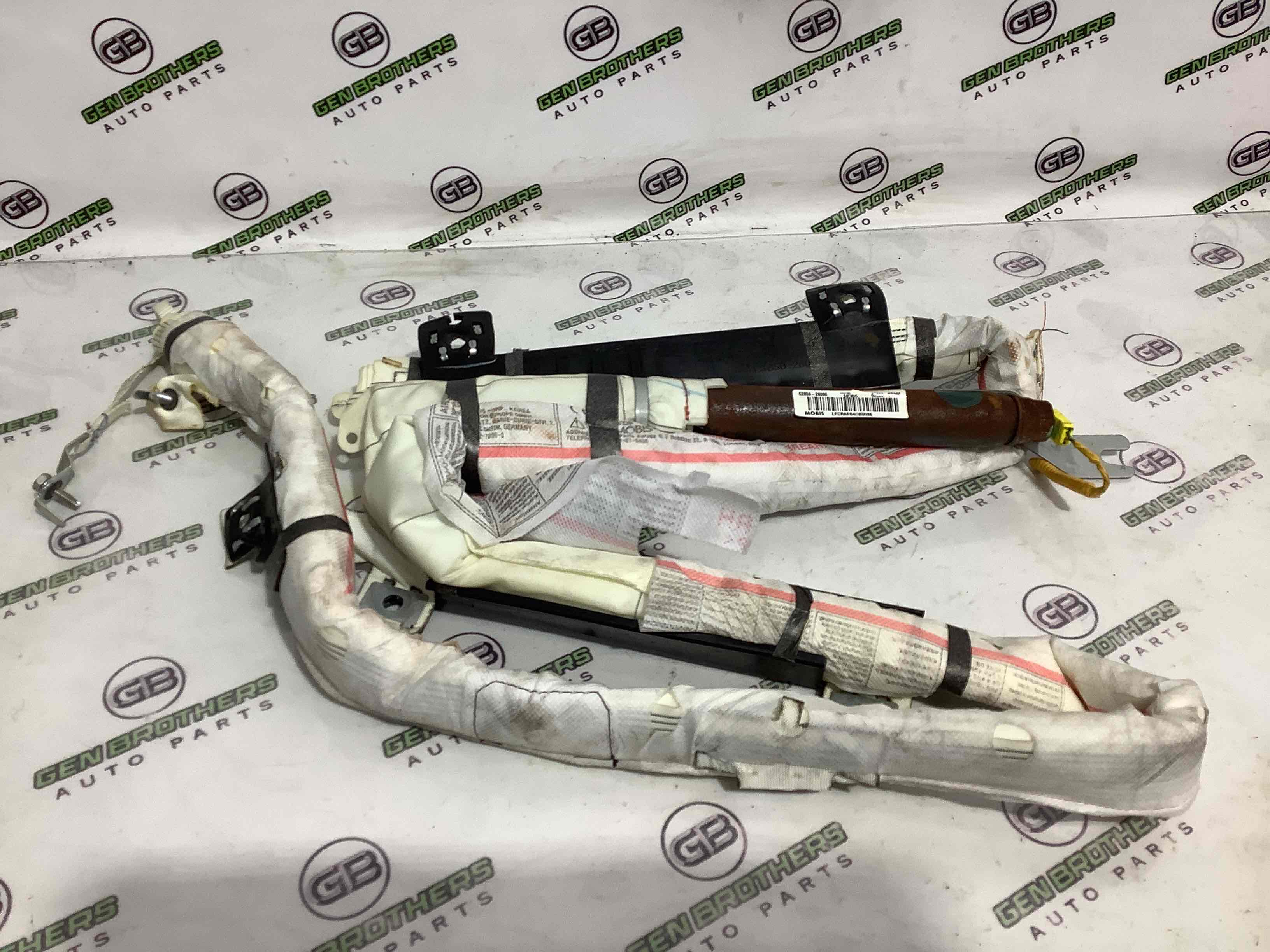 Подушка безпеки збоку шторка