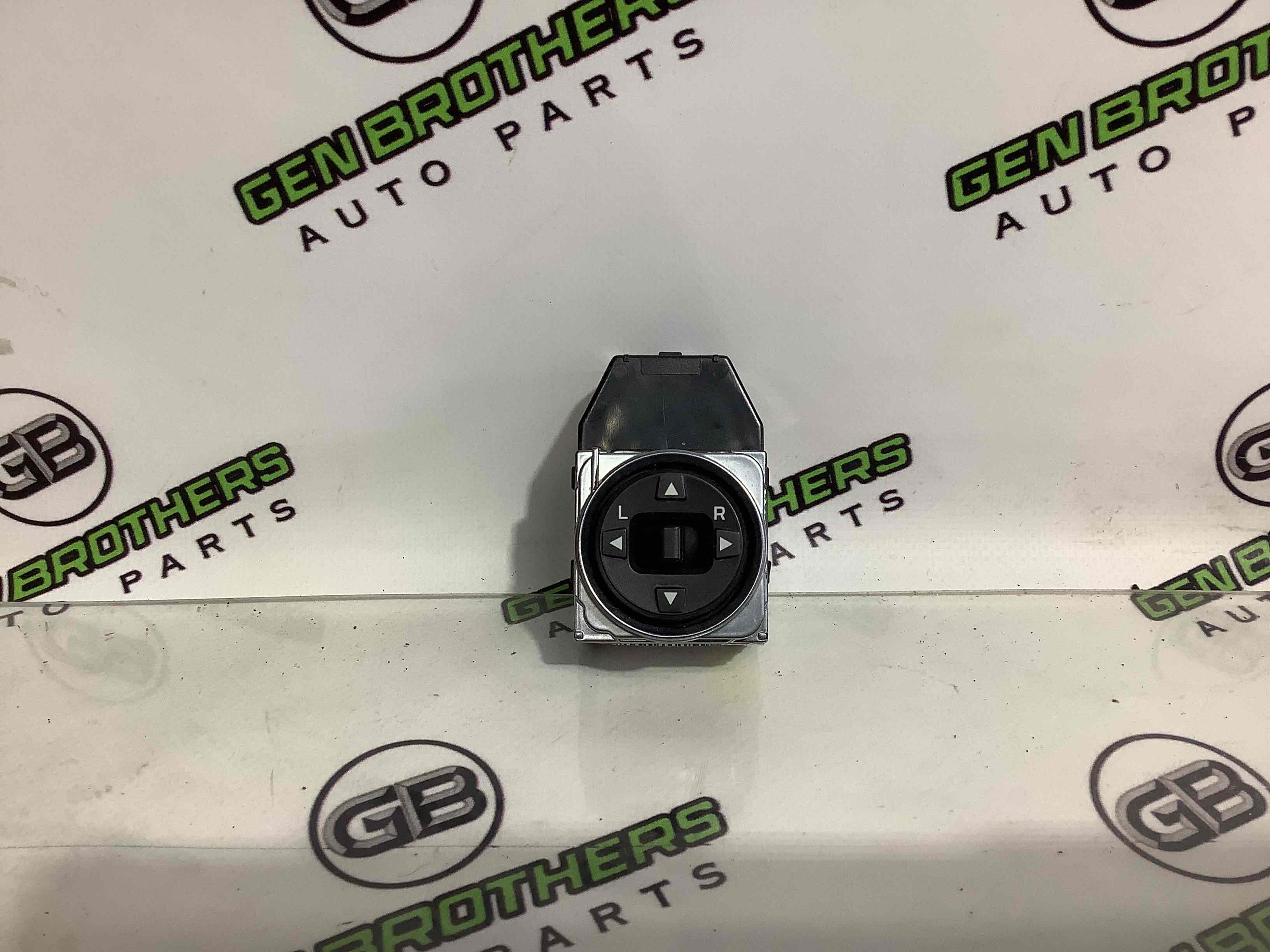 Кнопка регулювання дзеркал